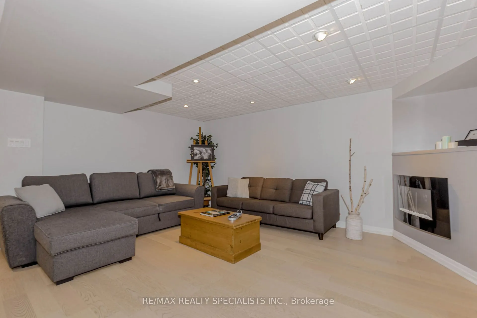 3350 Columbine Crescent