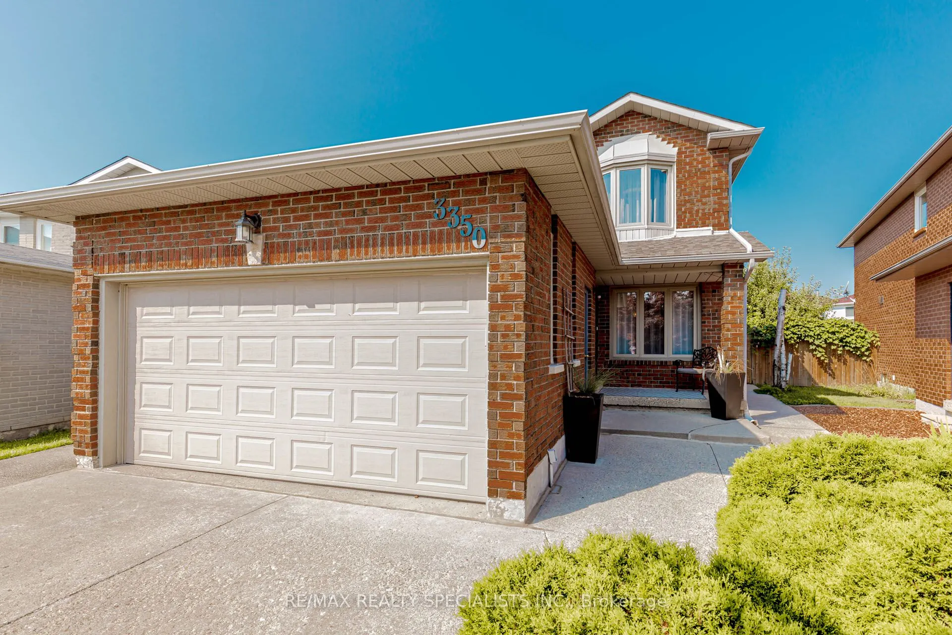 3350 Columbine Crescent