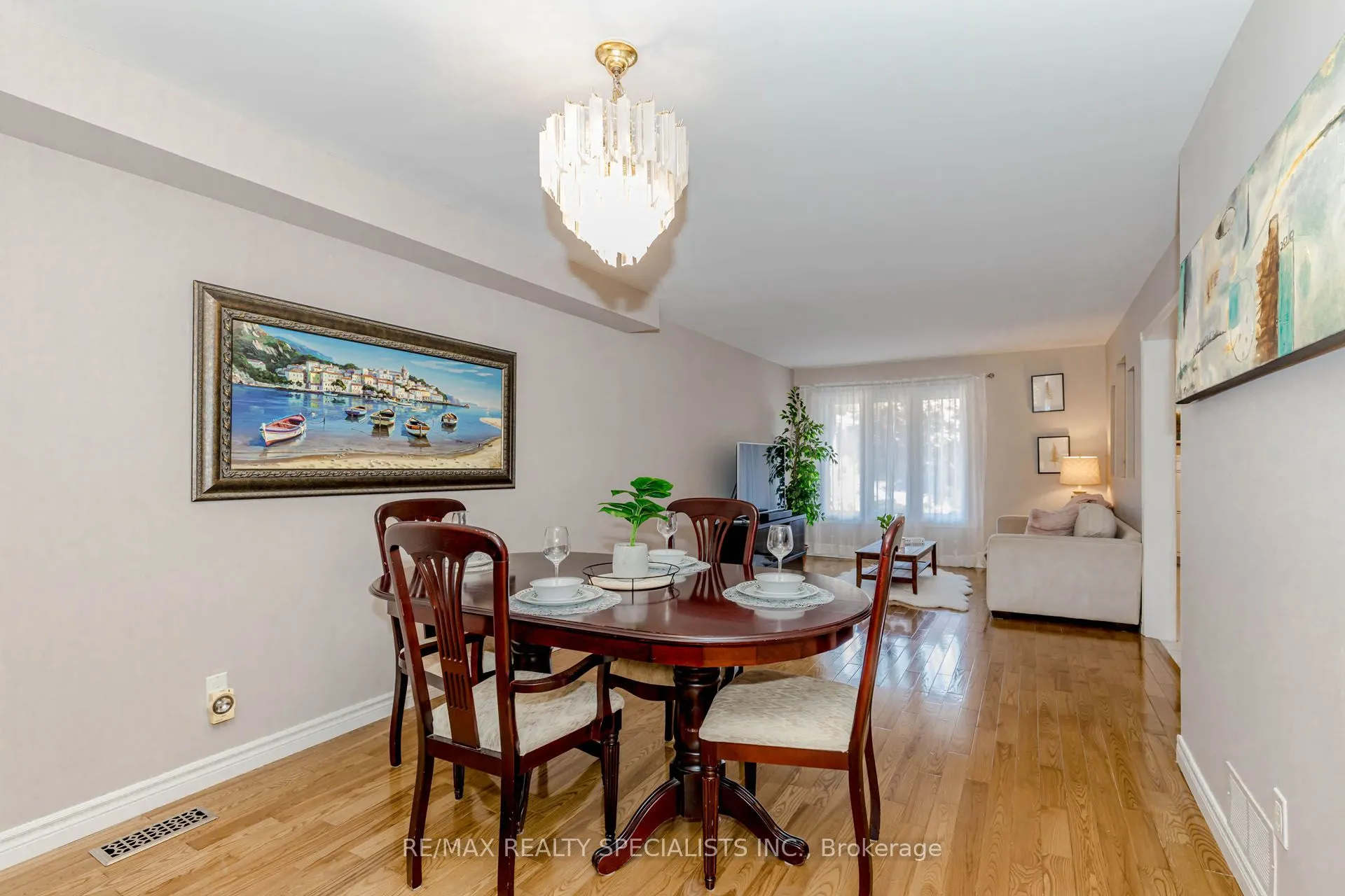 3350 Columbine Crescent