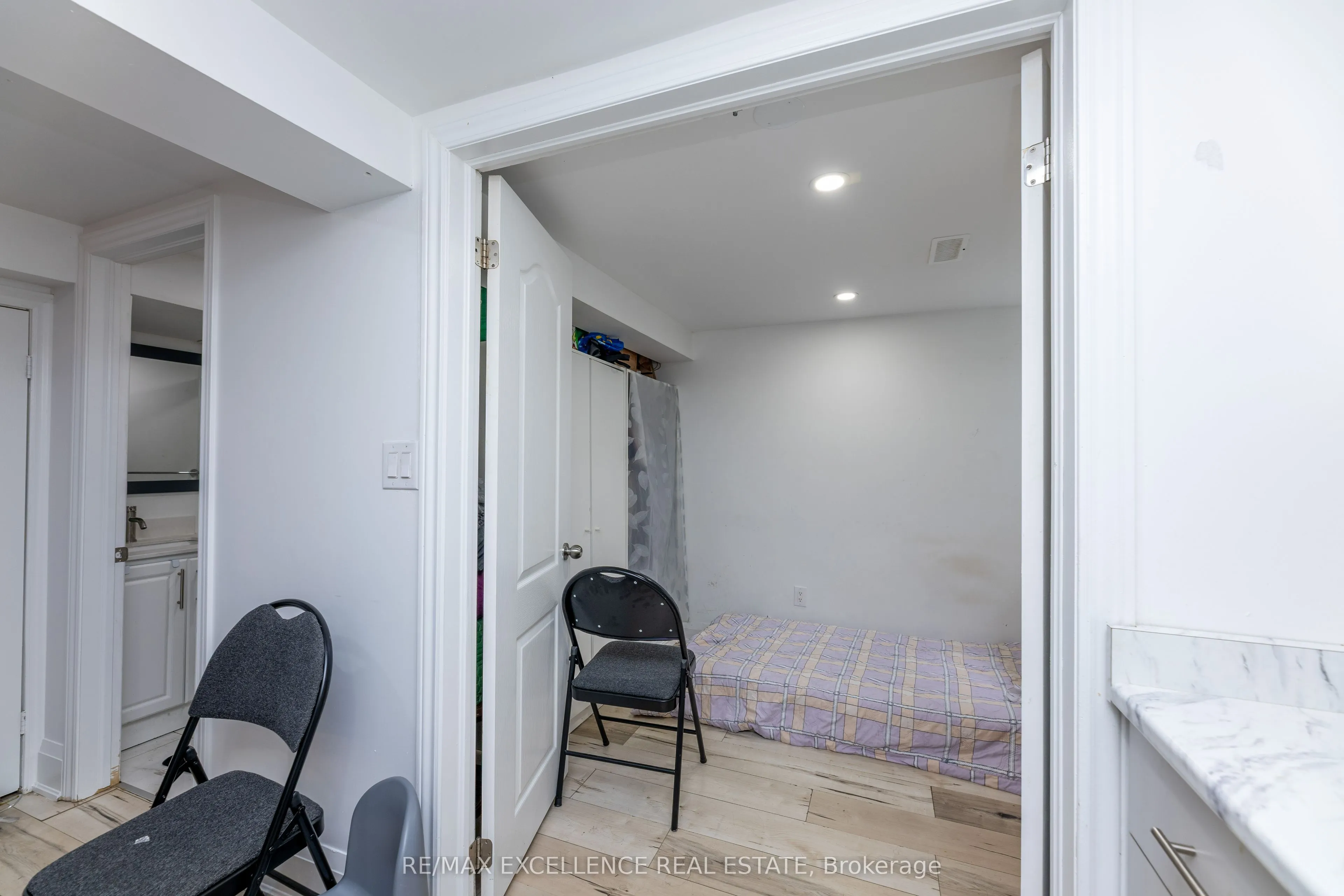 20 Hedgeson Court