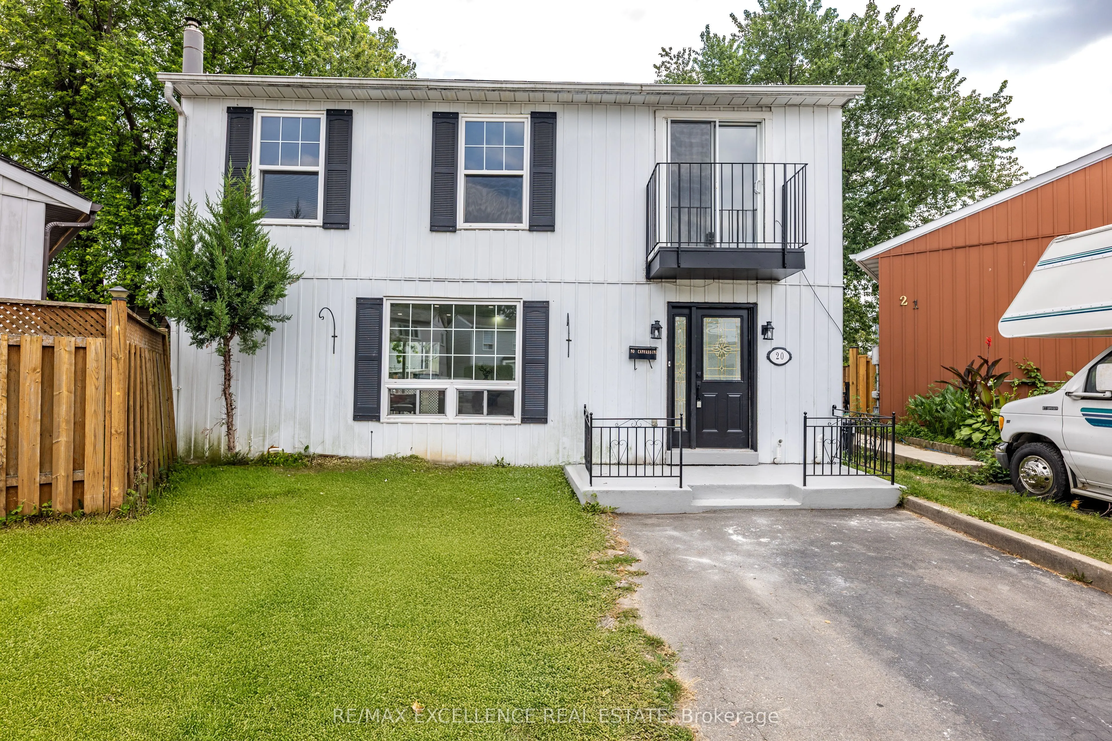 20 Hedgeson Court