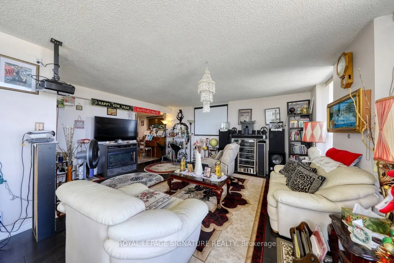 6 Humberline Drive, #904