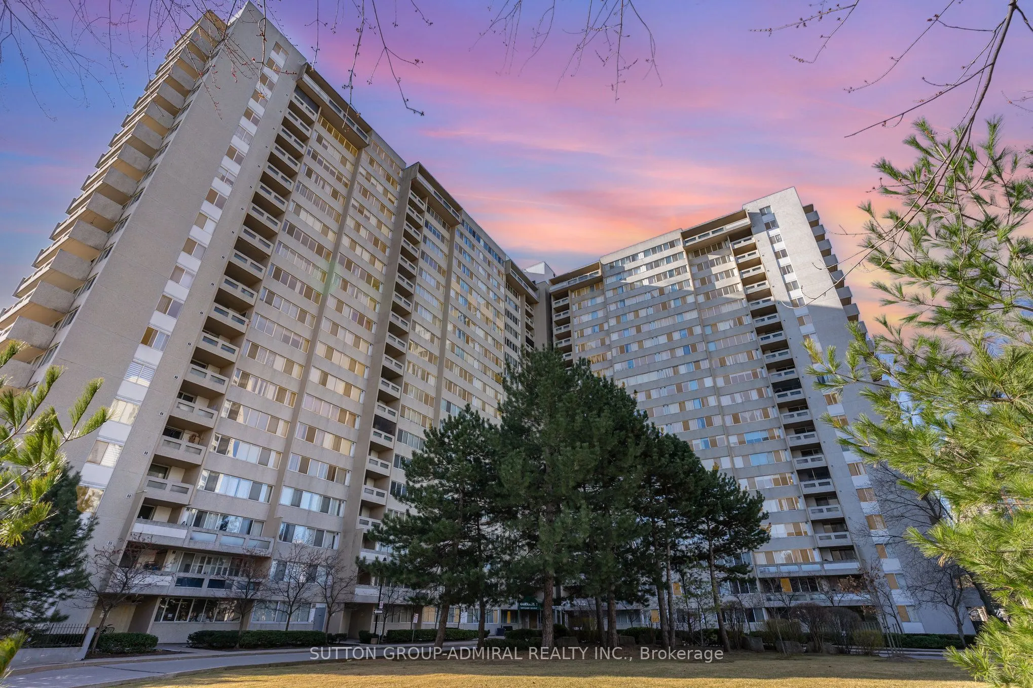 3590 Kaneff Crescent, #1513 (Room 2)
