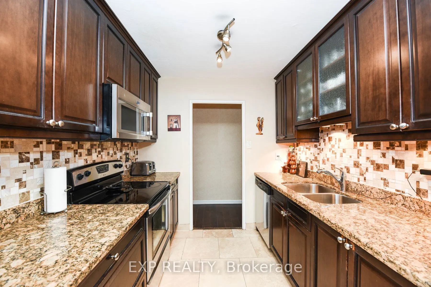 1515 Lakeshore Road E, #807