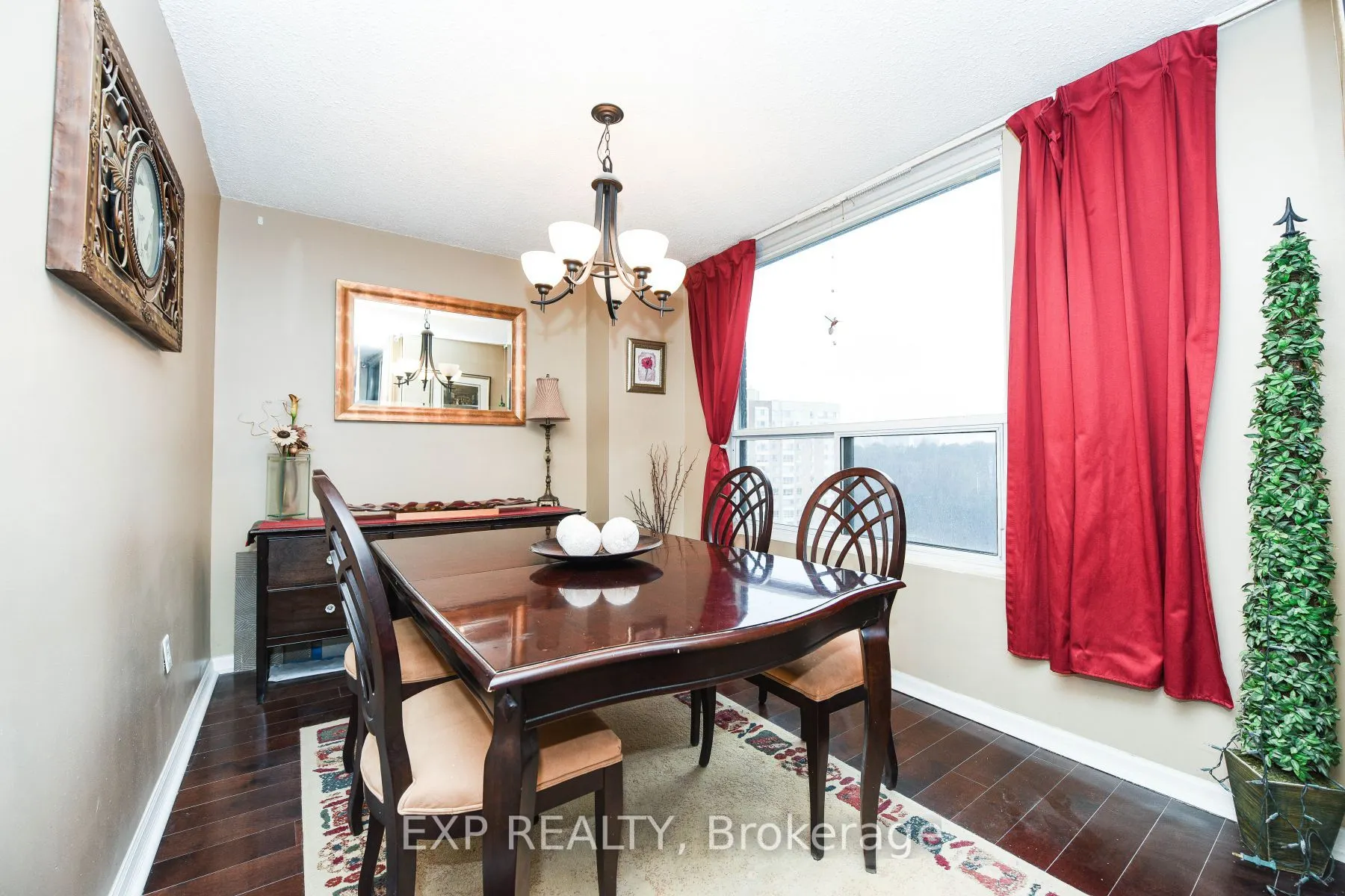 1515 Lakeshore Road E, #807