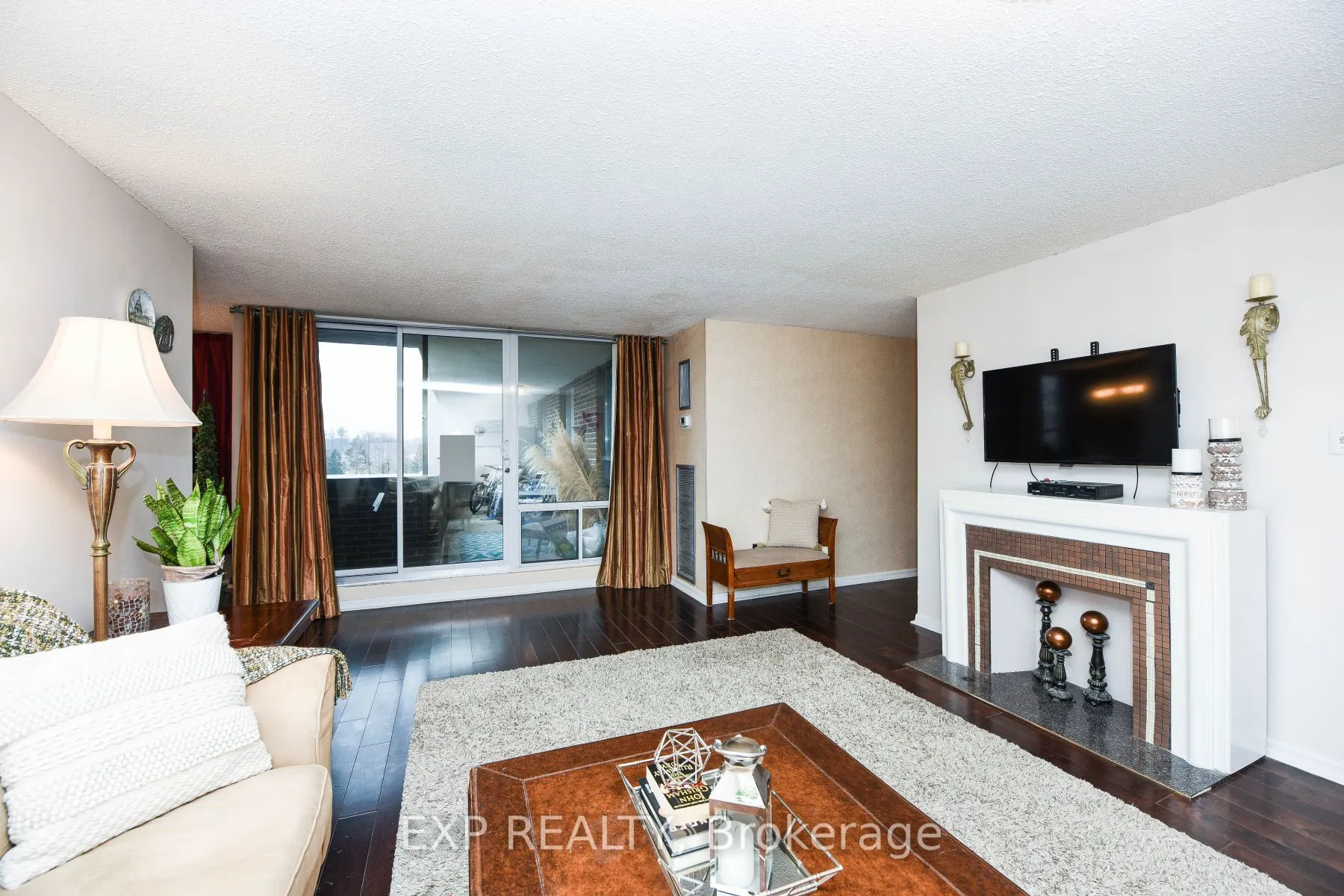 1515 Lakeshore Road E, #807