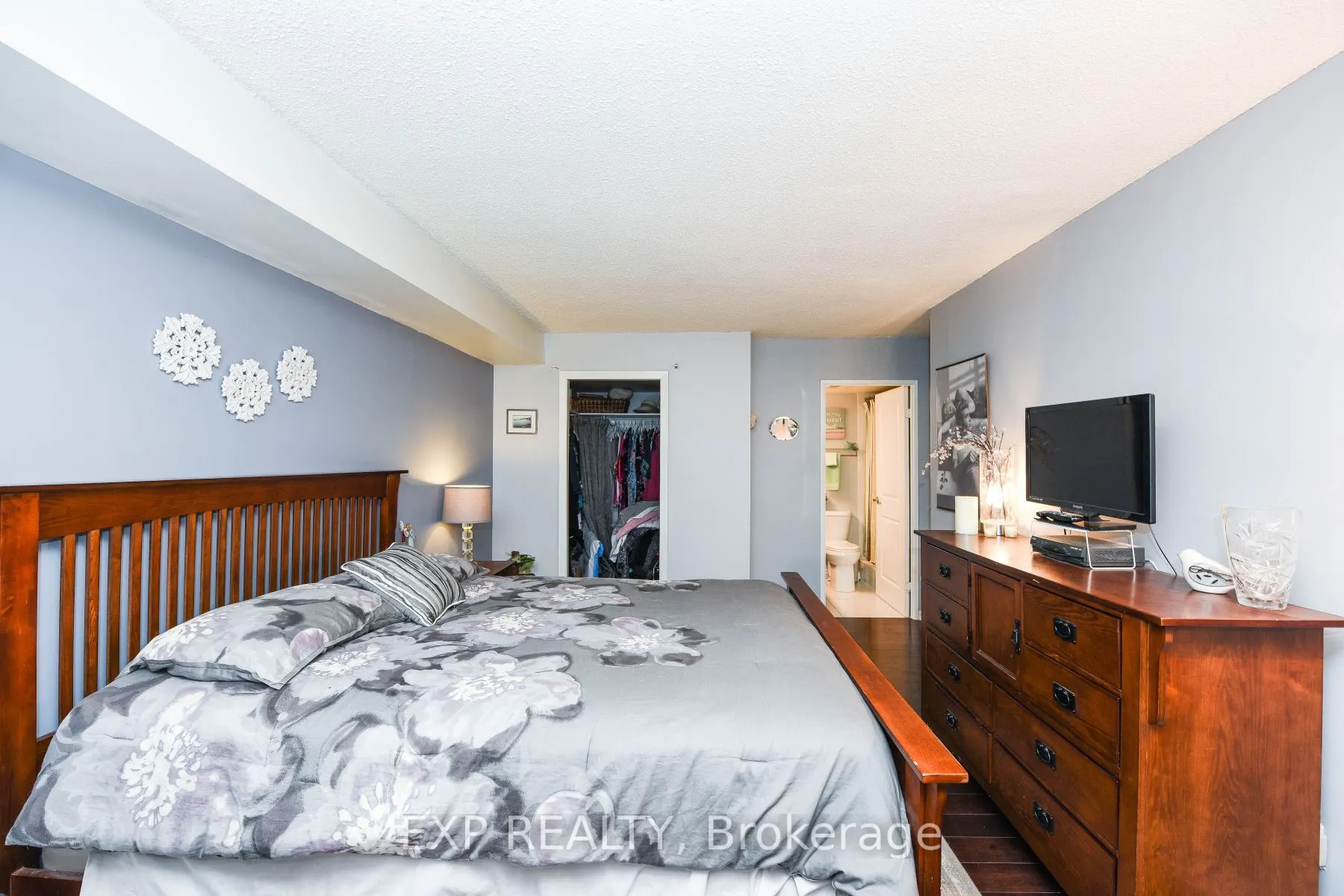 1515 Lakeshore Road E, #807