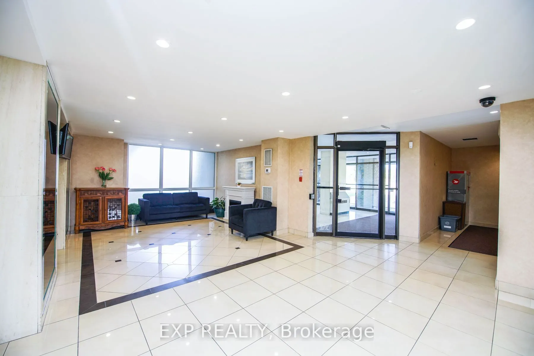 1515 Lakeshore Road E, #807