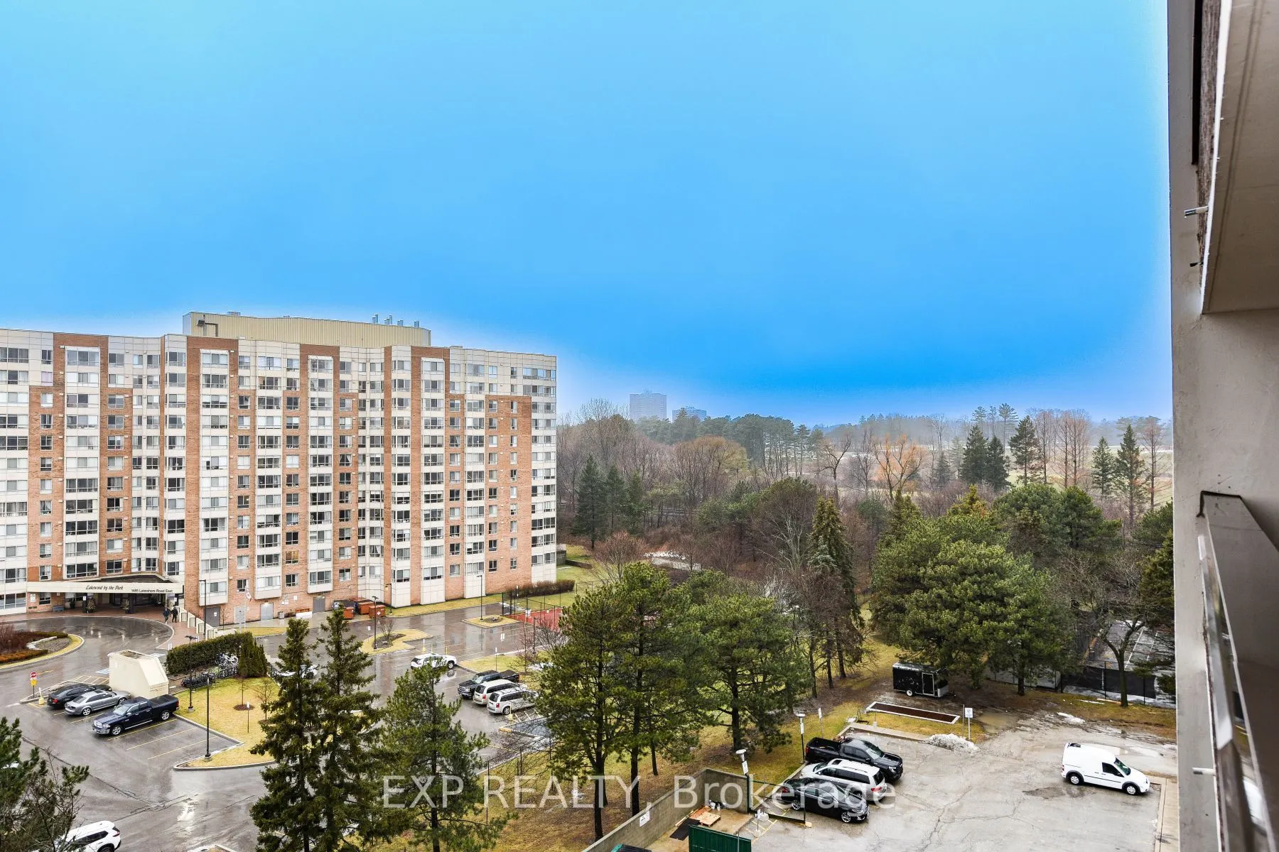 1515 Lakeshore Road E, #807