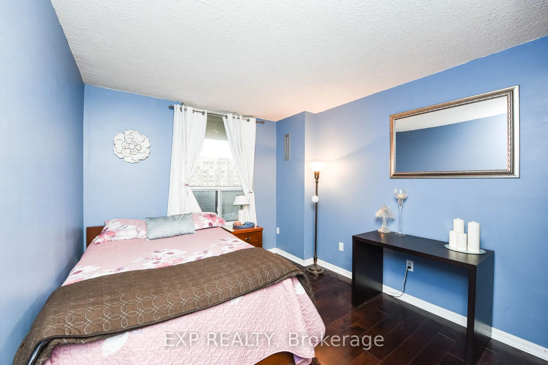1515 Lakeshore Road E, #807
