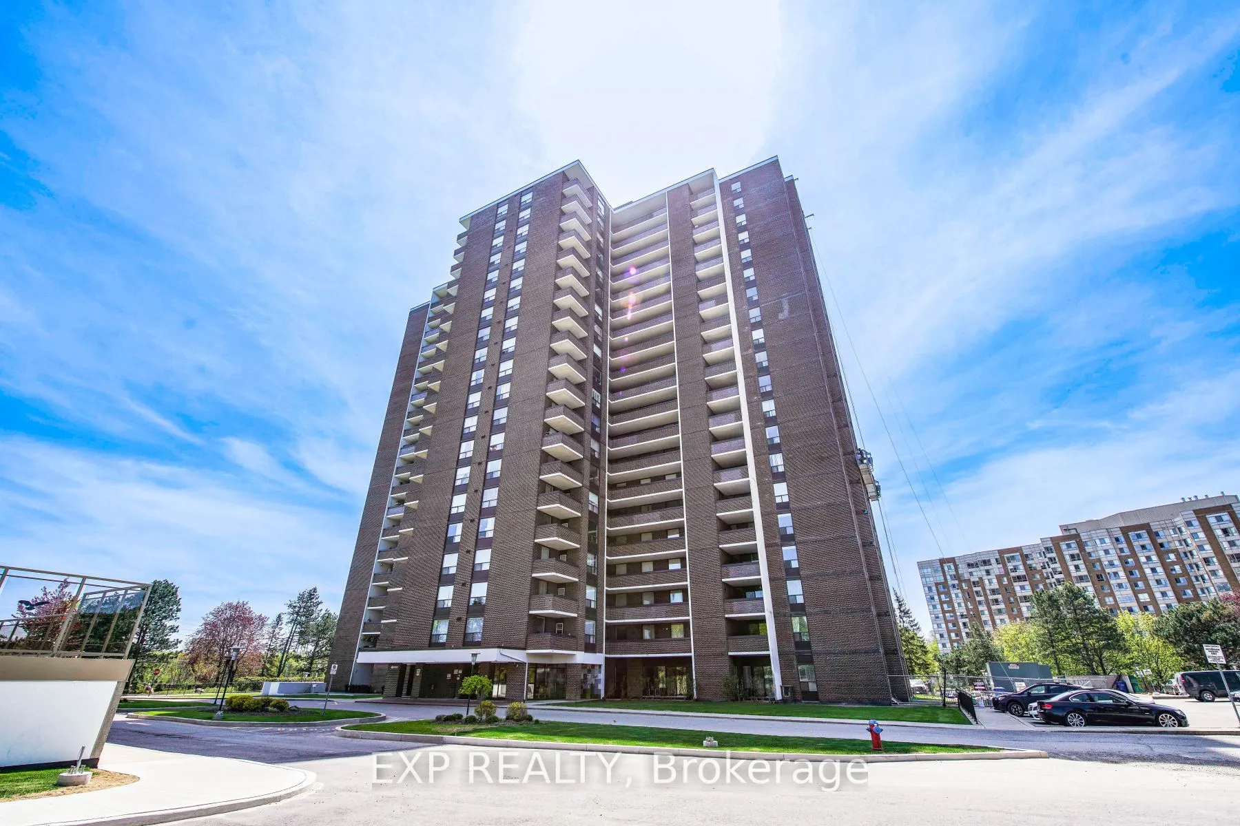 1515 Lakeshore Road E, #807