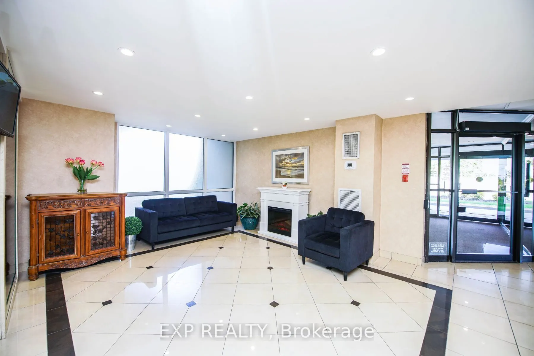 1515 Lakeshore Road E, #807