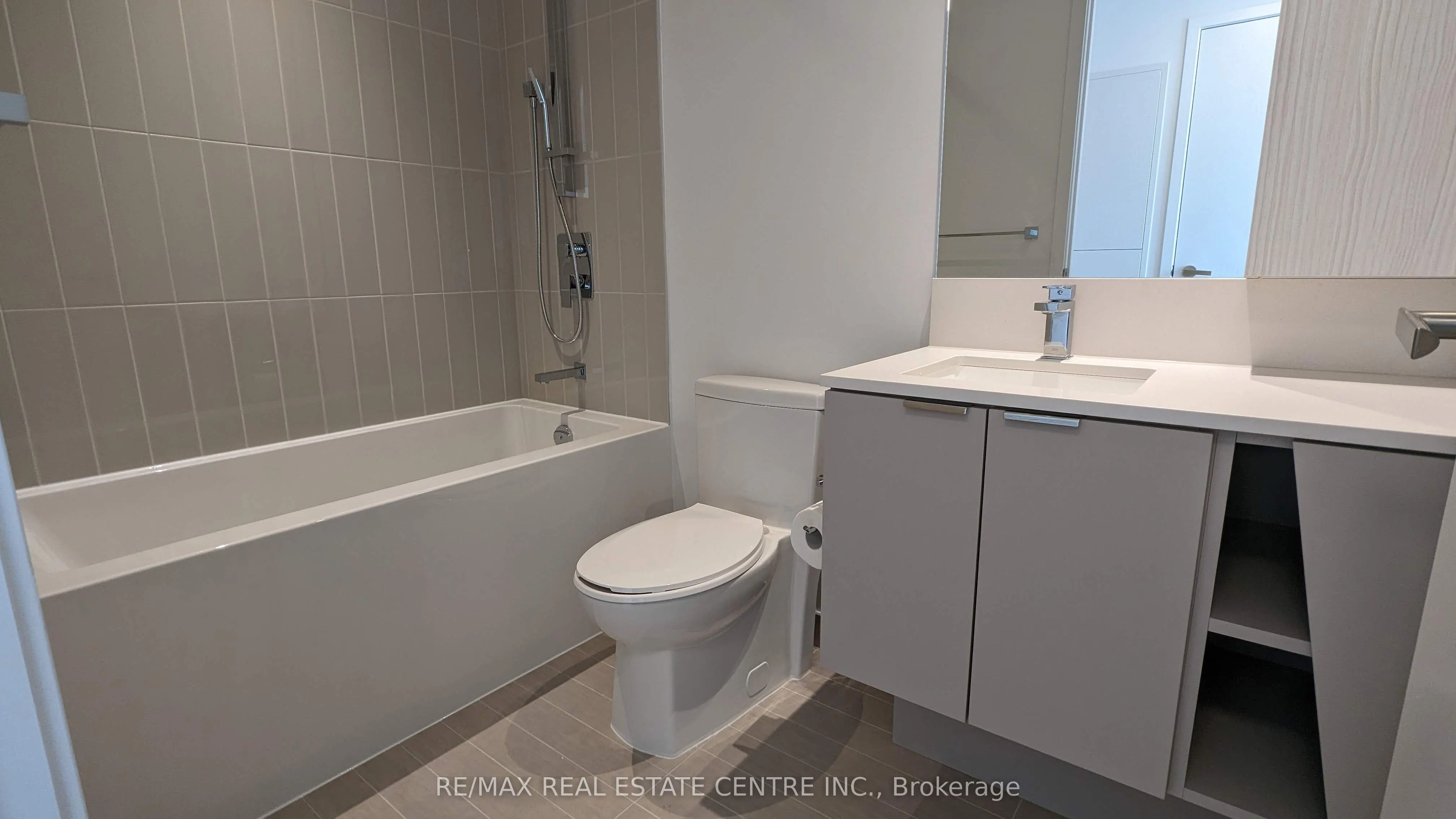3883 Quartz Road, #811