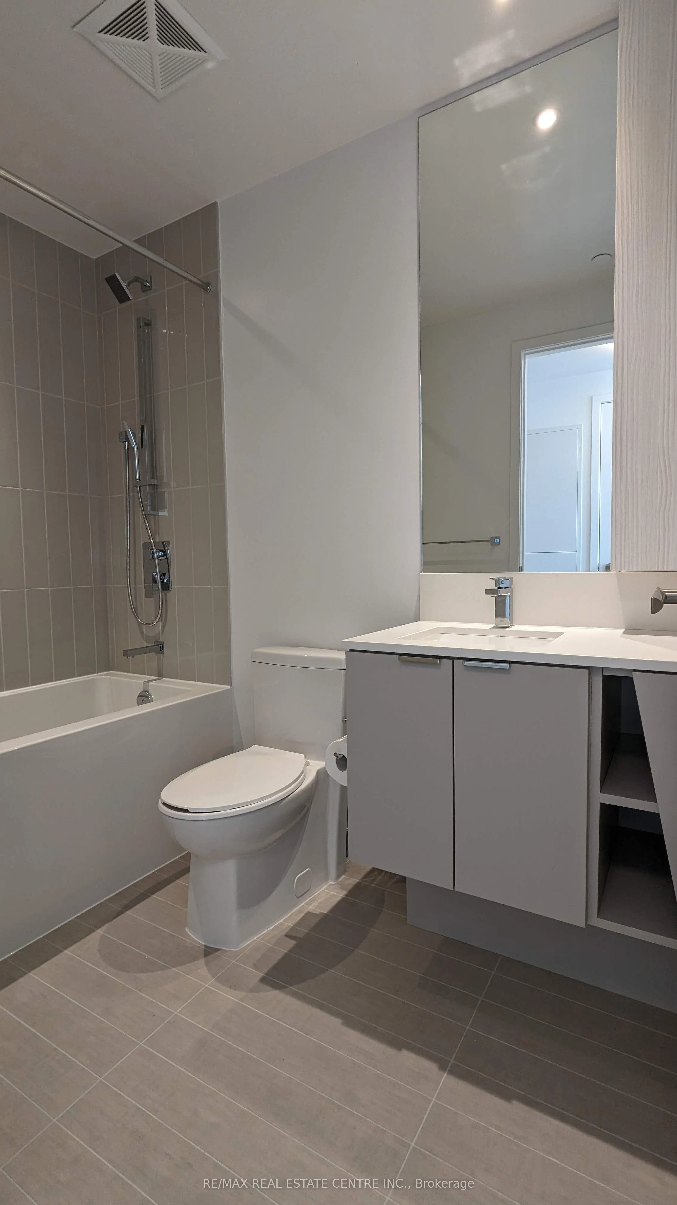 3883 Quartz Road, #811