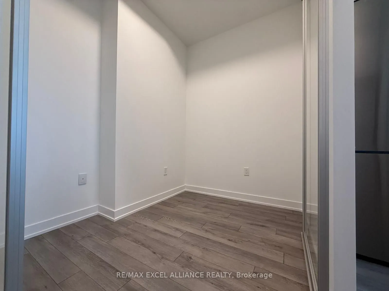 1005 Dundas Street E, #537