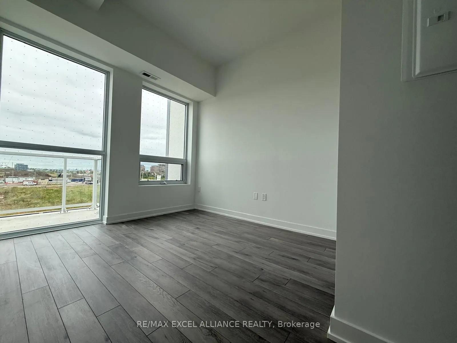1005 Dundas Street E, #537