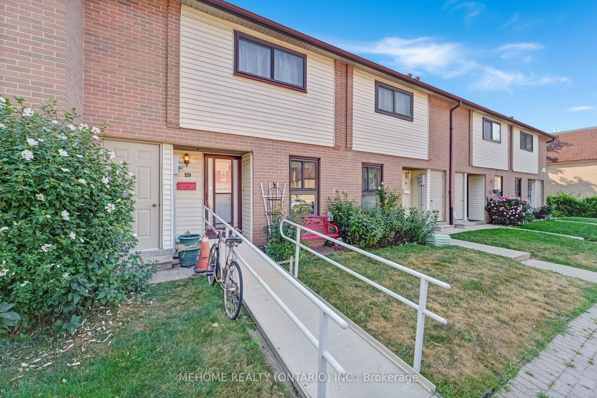 46 Dearbourne Boulevard, #19