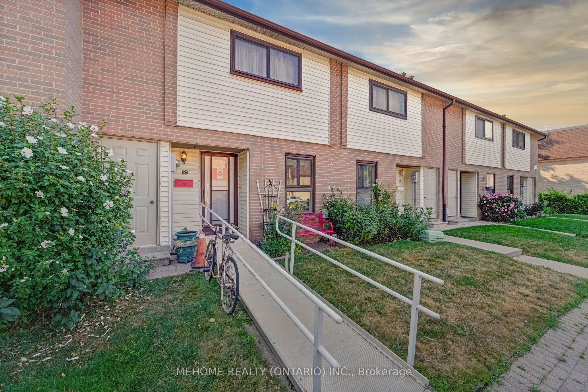 46 Dearbourne Boulevard, #19