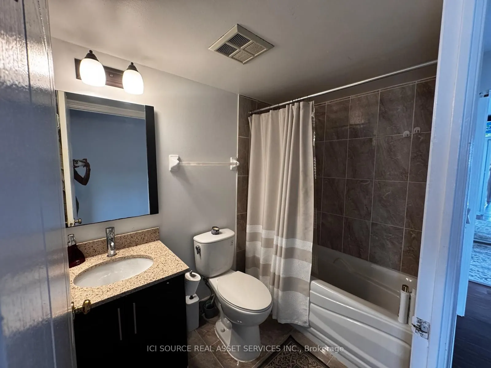 135 Hillcrest Avenue, #1211