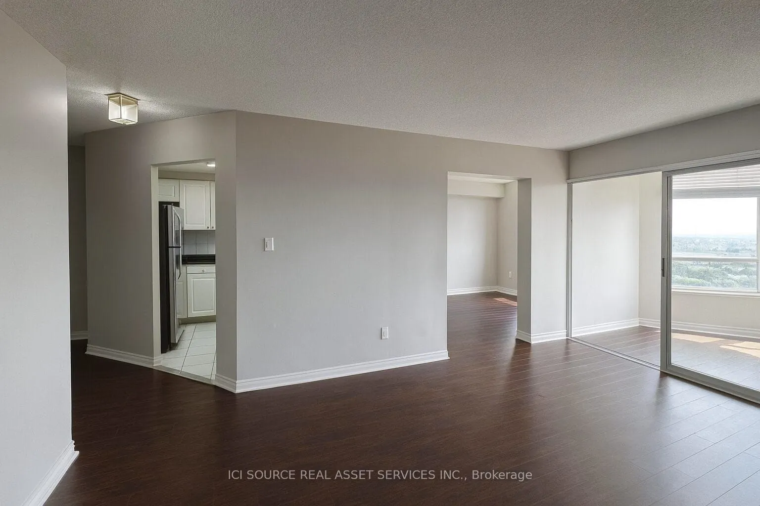 135 Hillcrest Avenue, #1211