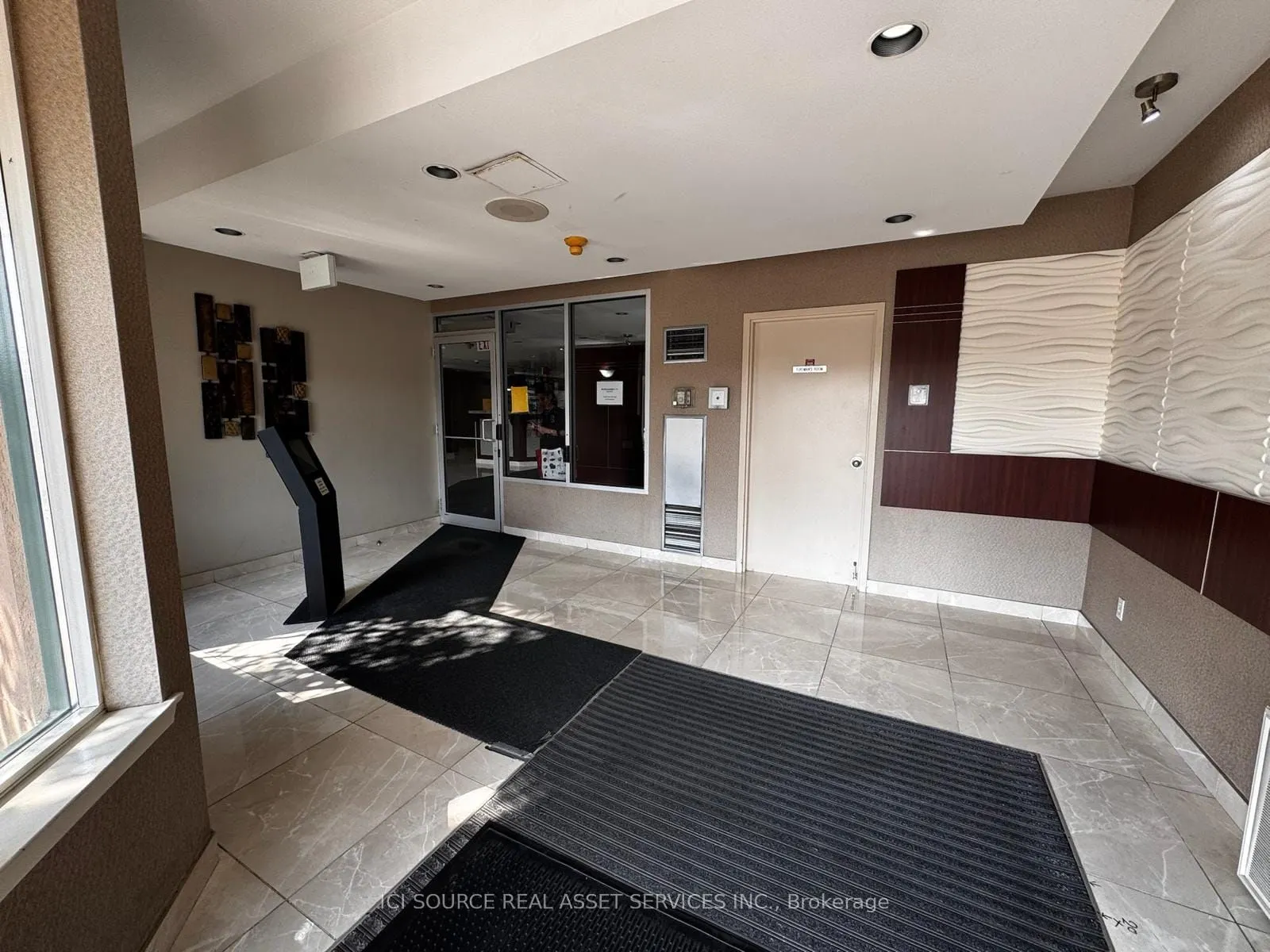 135 Hillcrest Avenue, #1211
