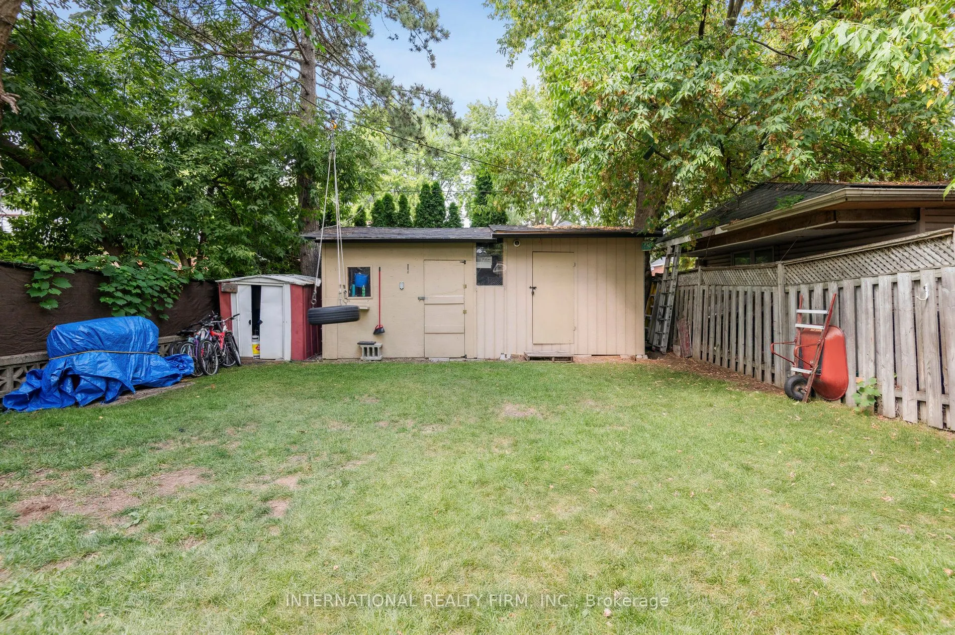 1982 Lawrence Avenue W