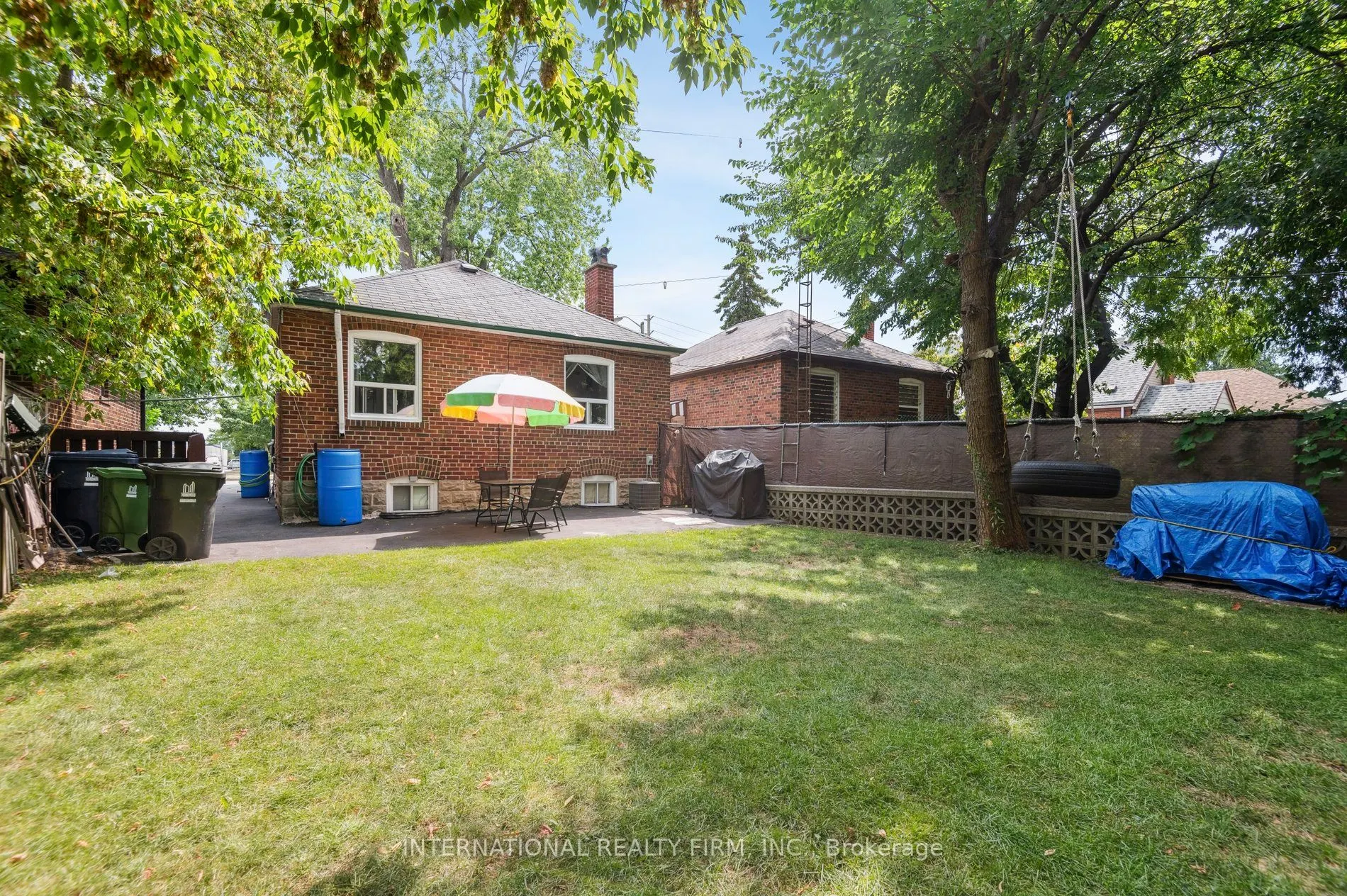 1982 Lawrence Avenue W