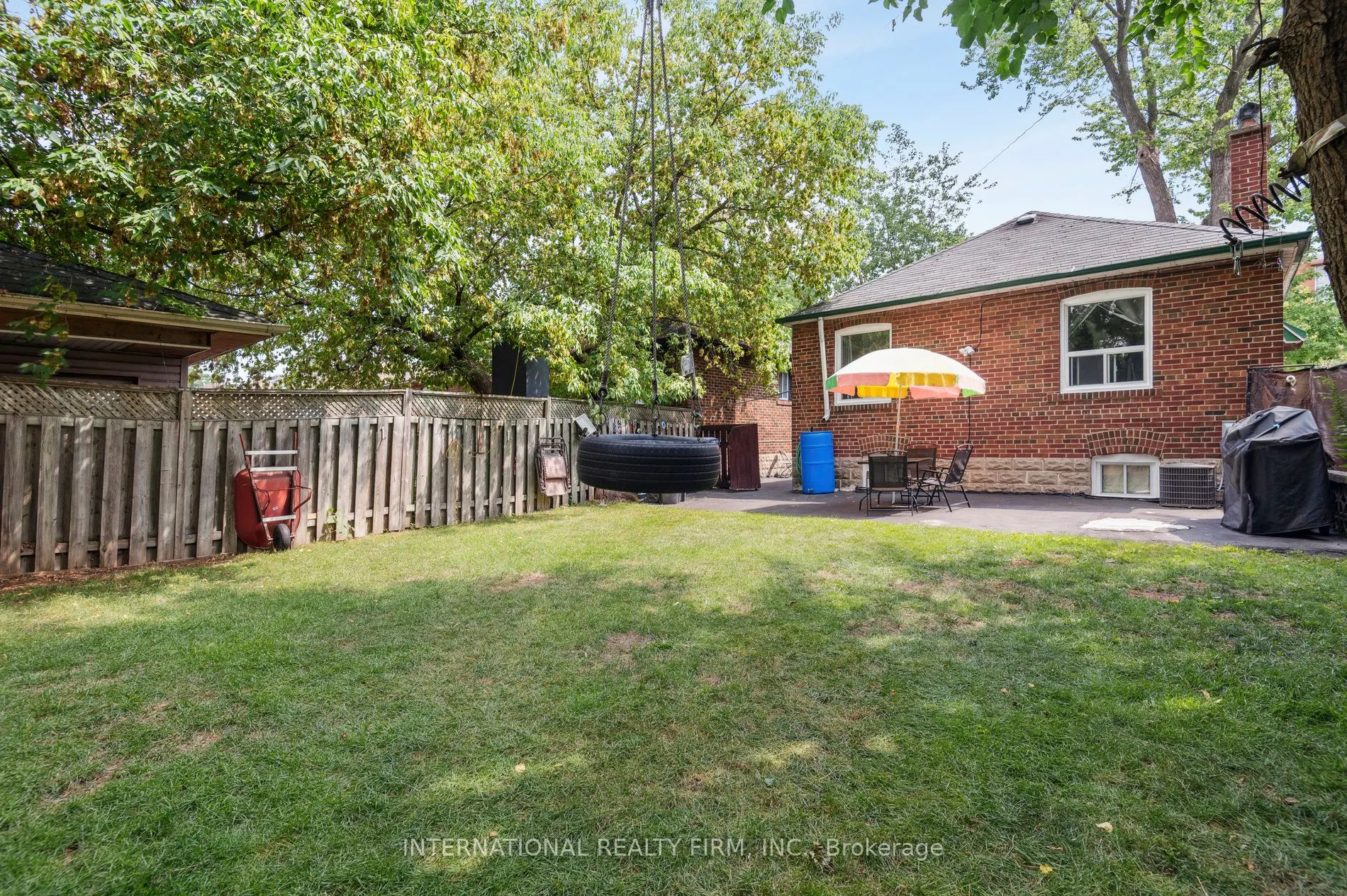 1982 Lawrence Avenue W
