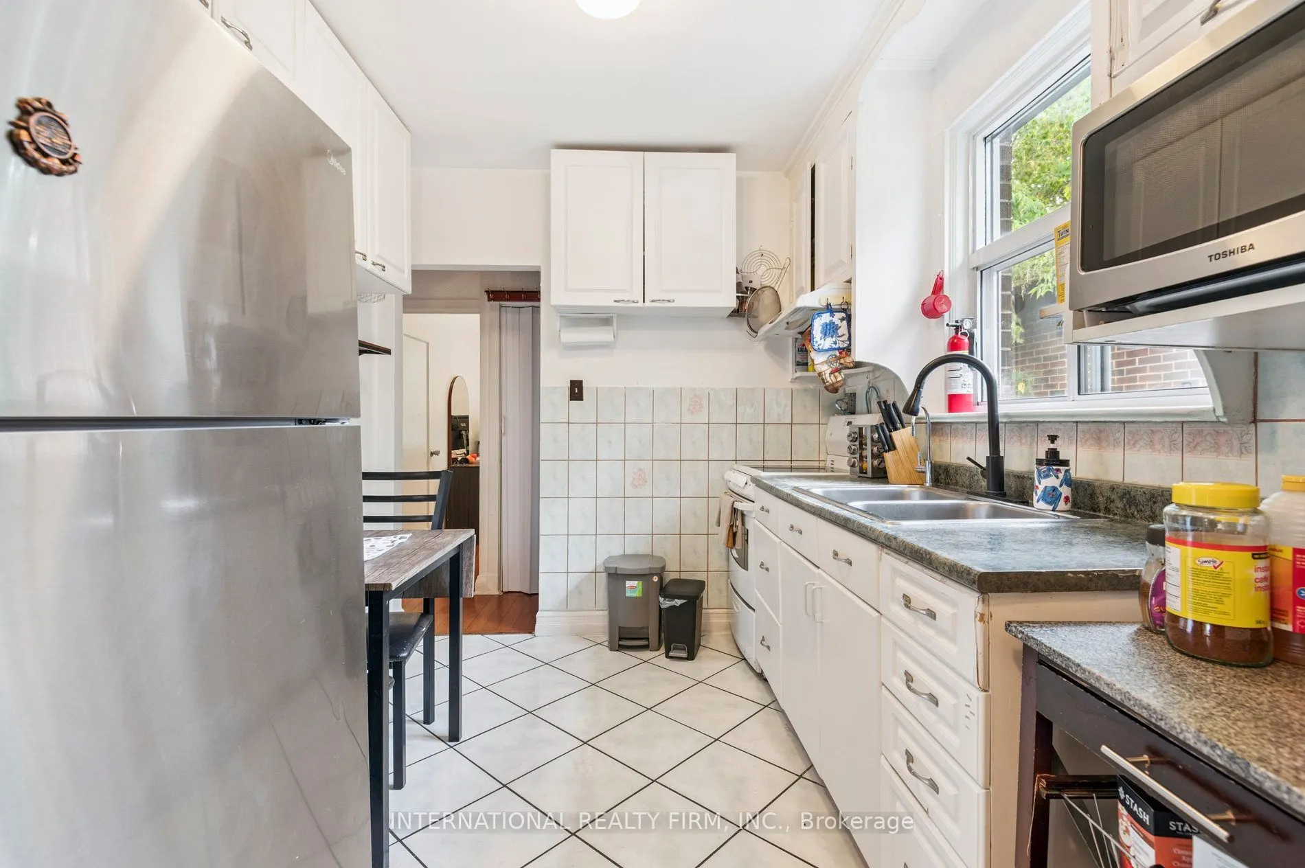 1982 Lawrence Avenue W