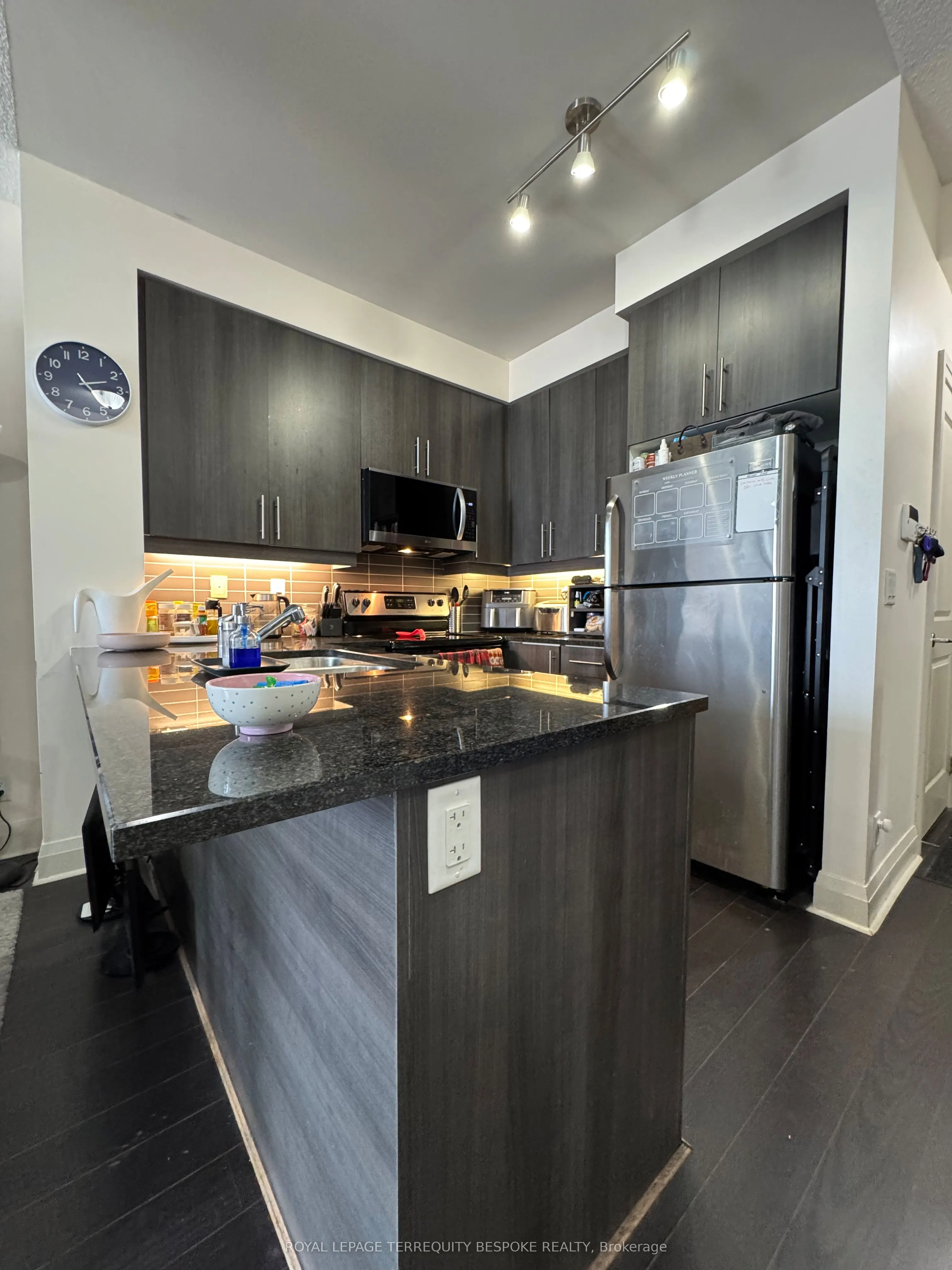1185 The Queensway Avenue, #816
