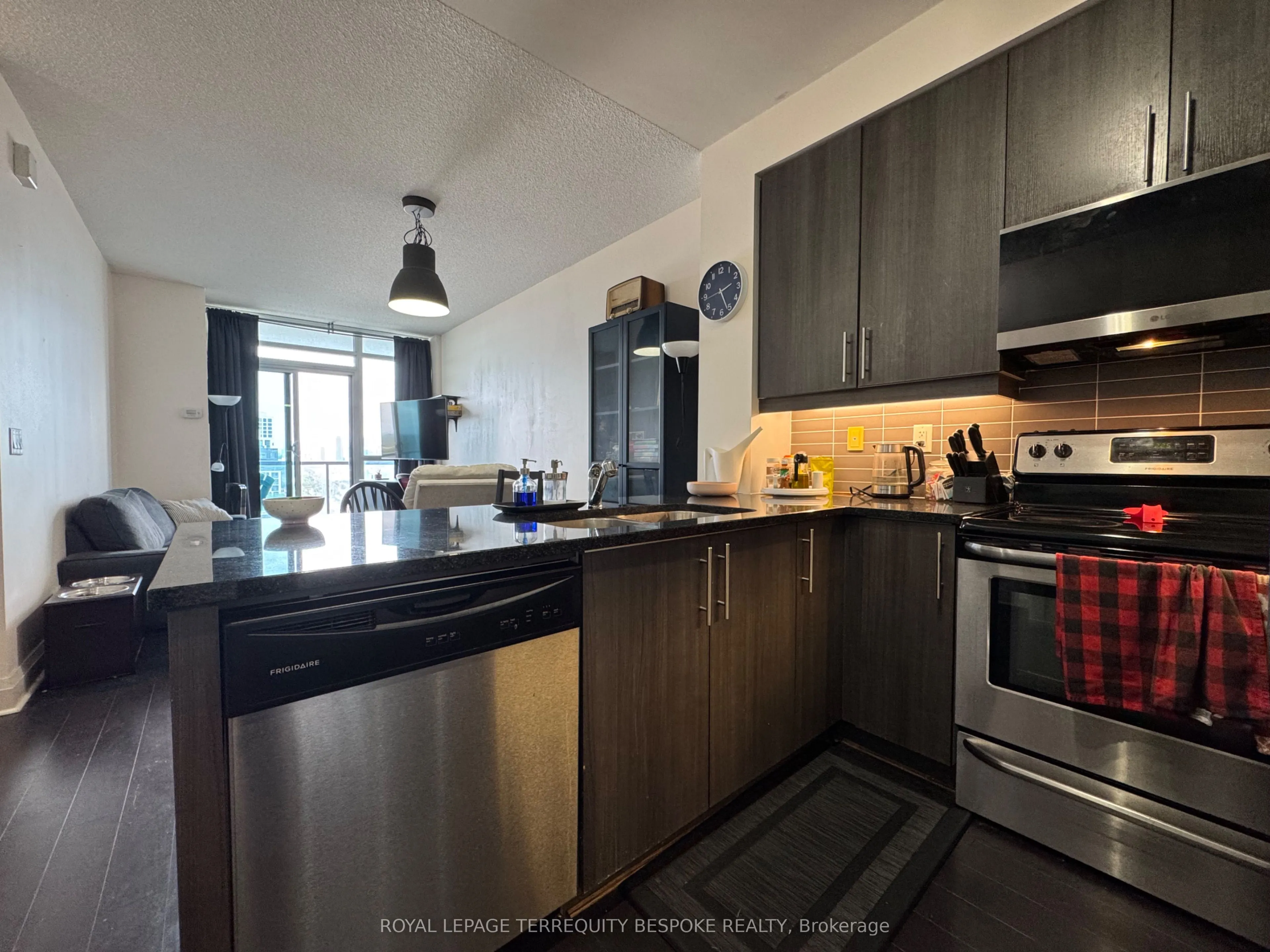 1185 The Queensway Avenue, #816
