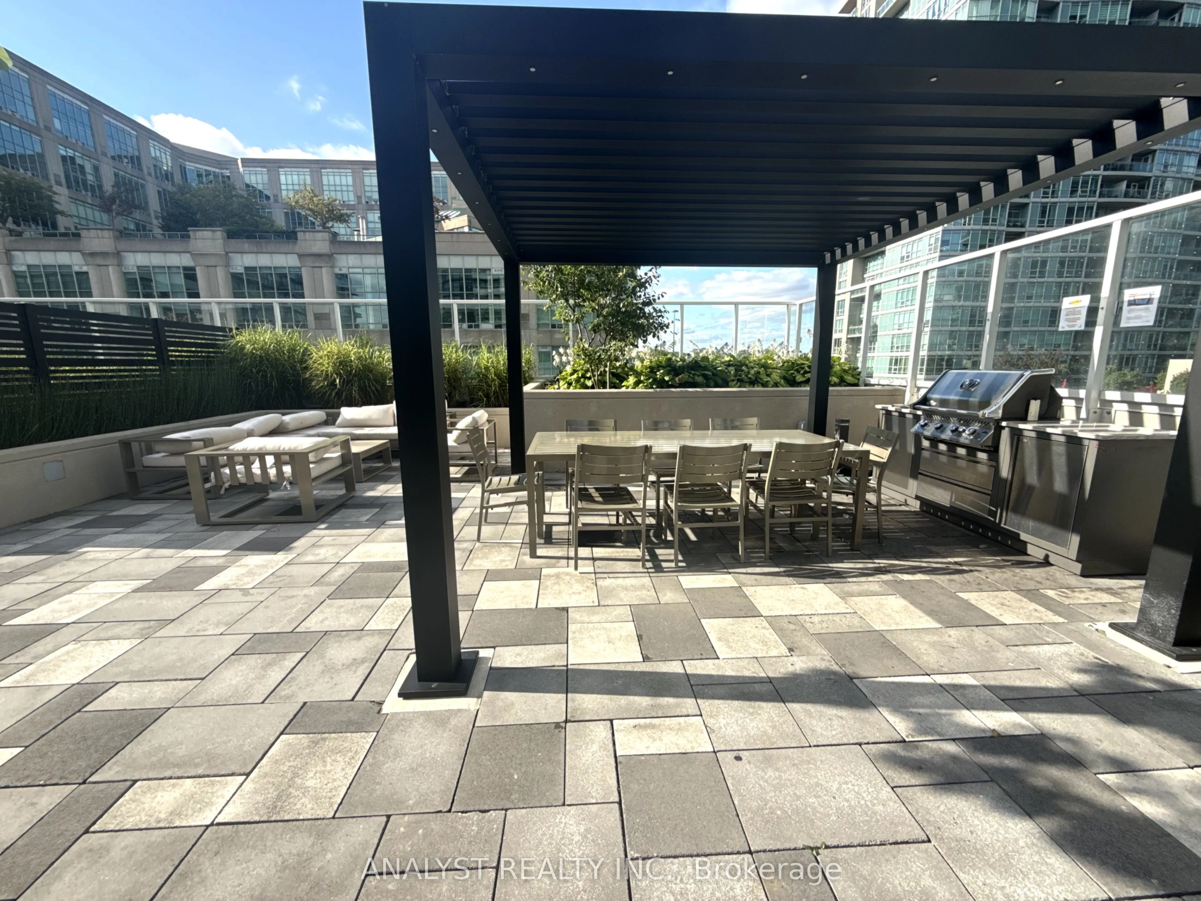 251 Manitoba Street, #2002