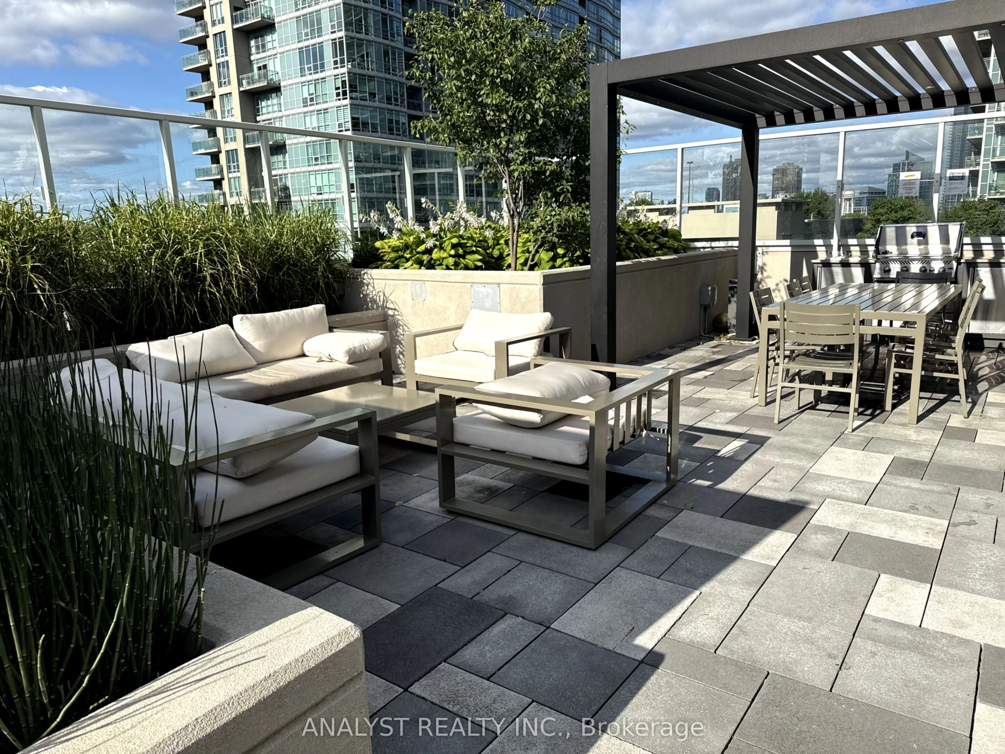 251 Manitoba Street, #2002