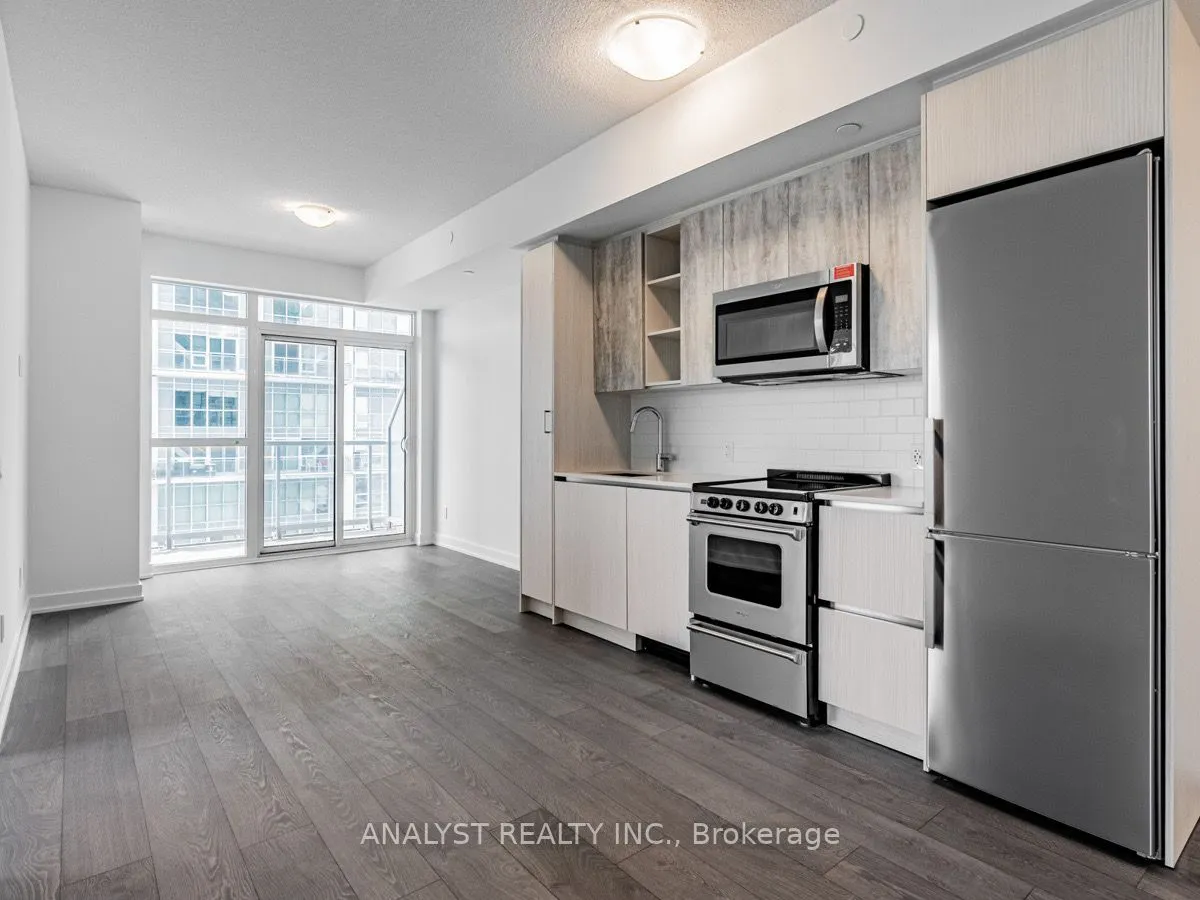 251 Manitoba Street, #2002