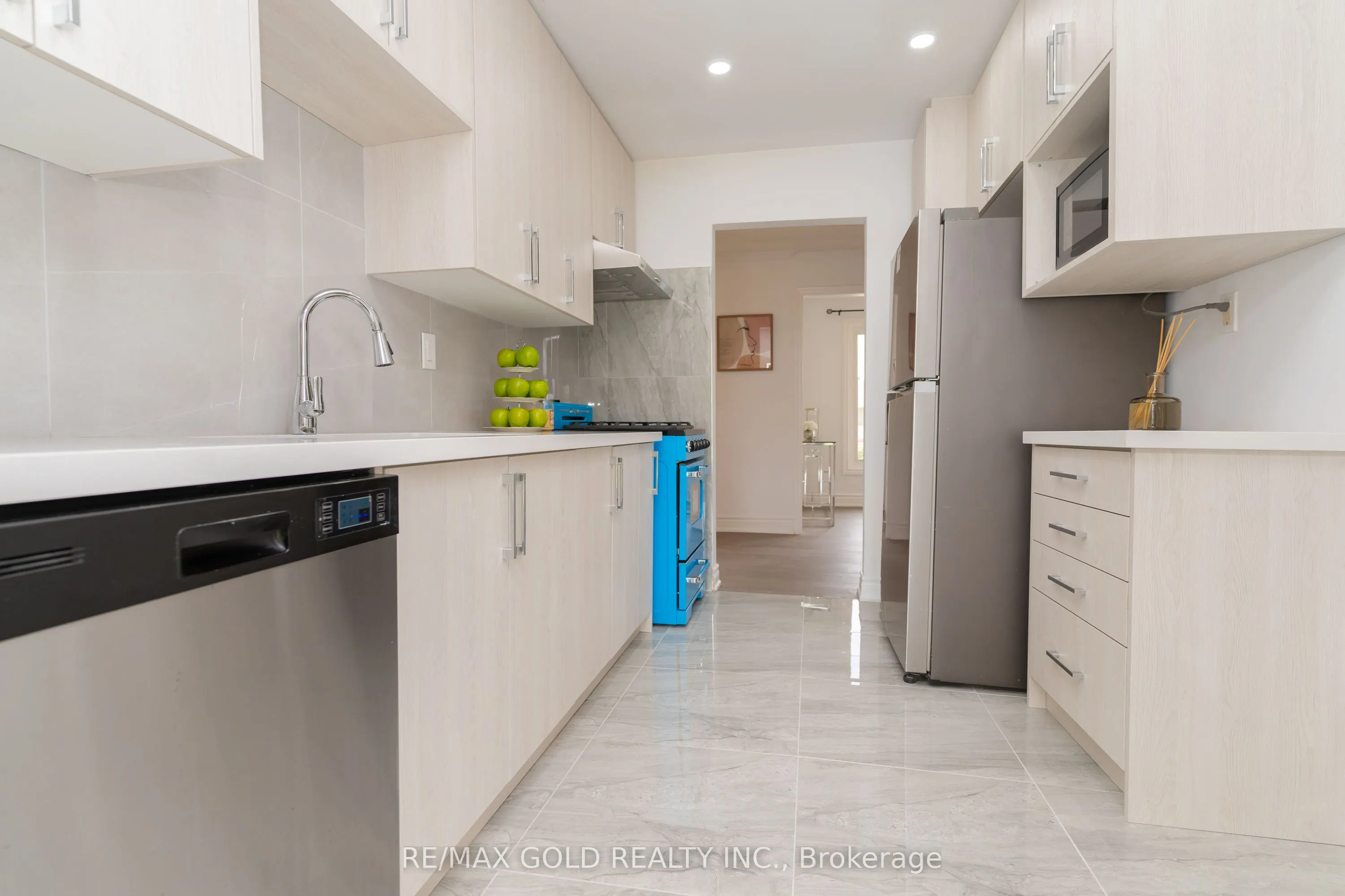 22 Carlyle Crescent