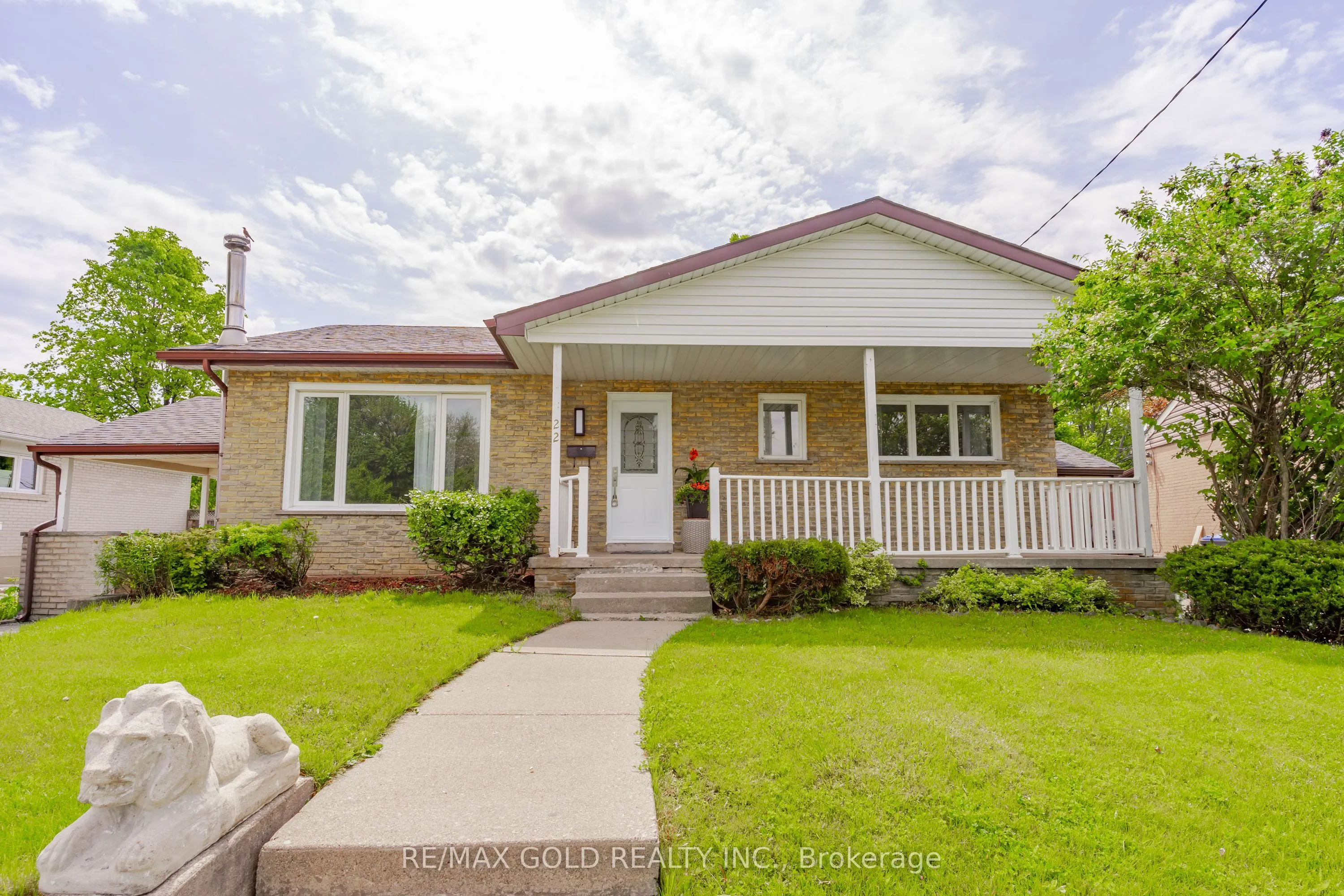 22 Carlyle Crescent