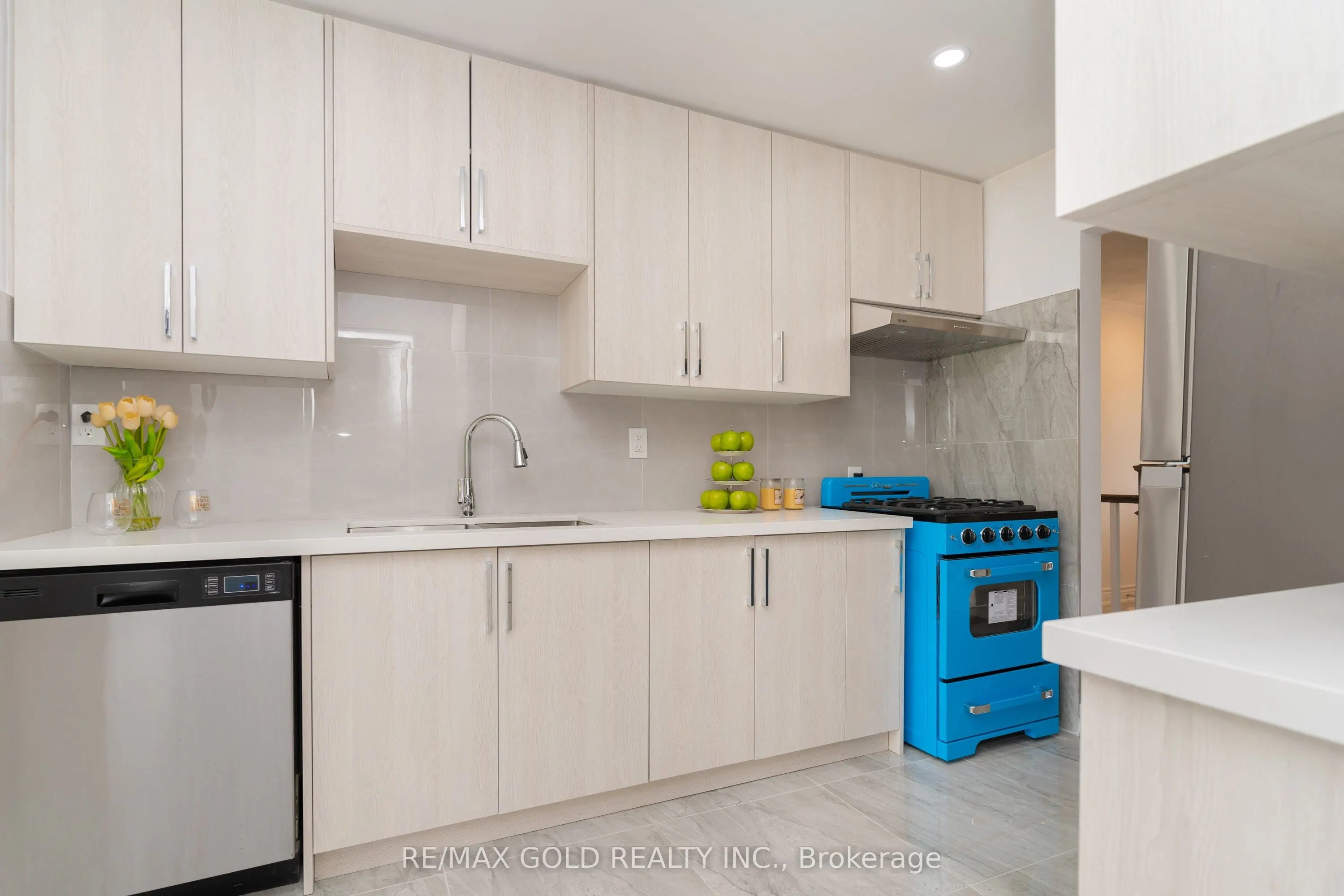 22 Carlyle Crescent