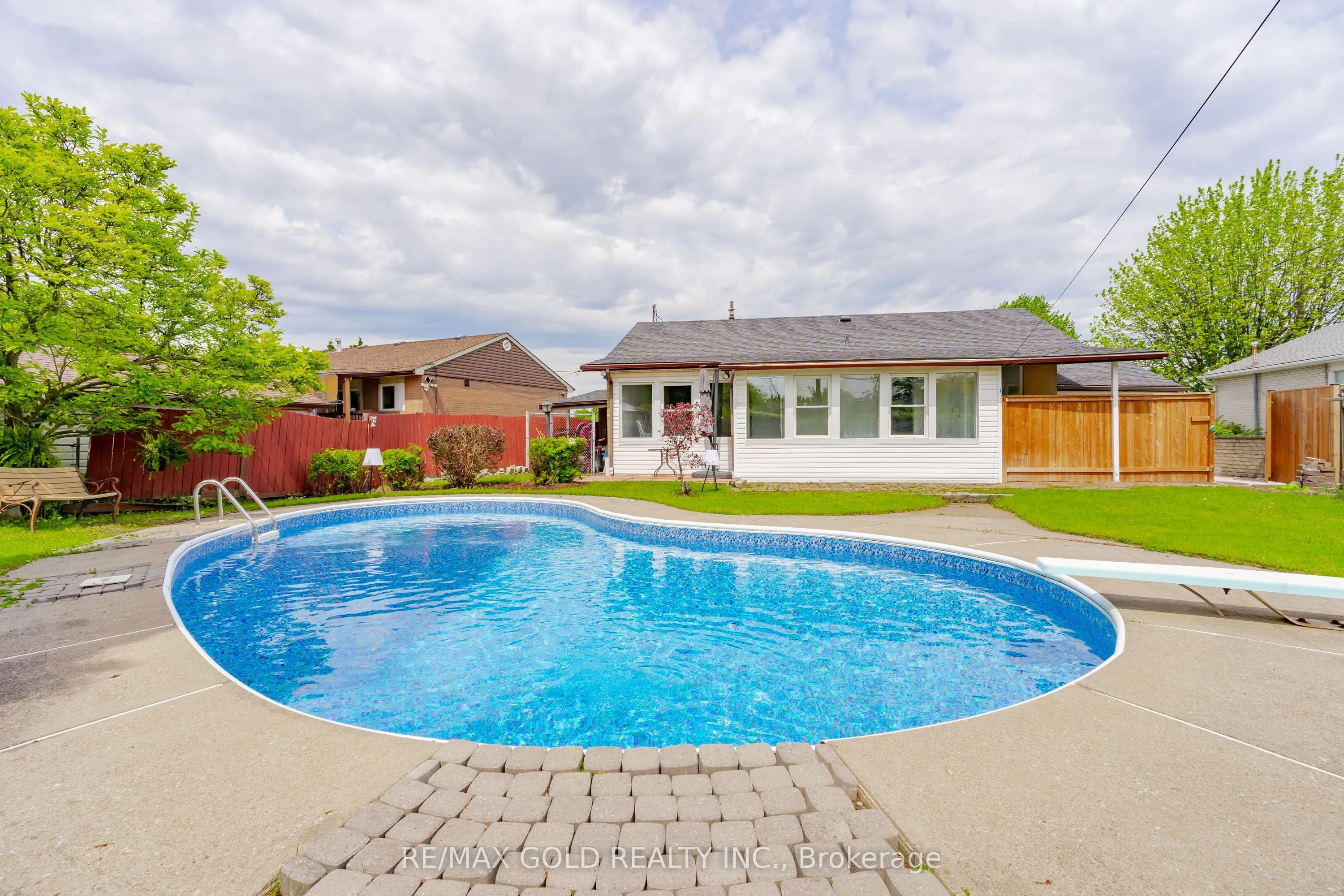 22 Carlyle Crescent