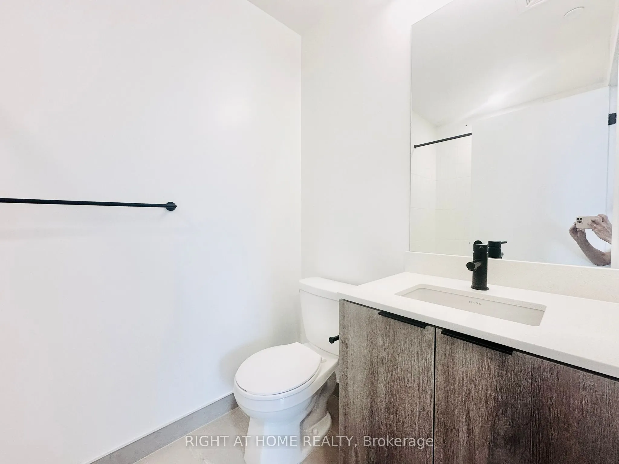 2495 Eglinton Avenue W, #09
