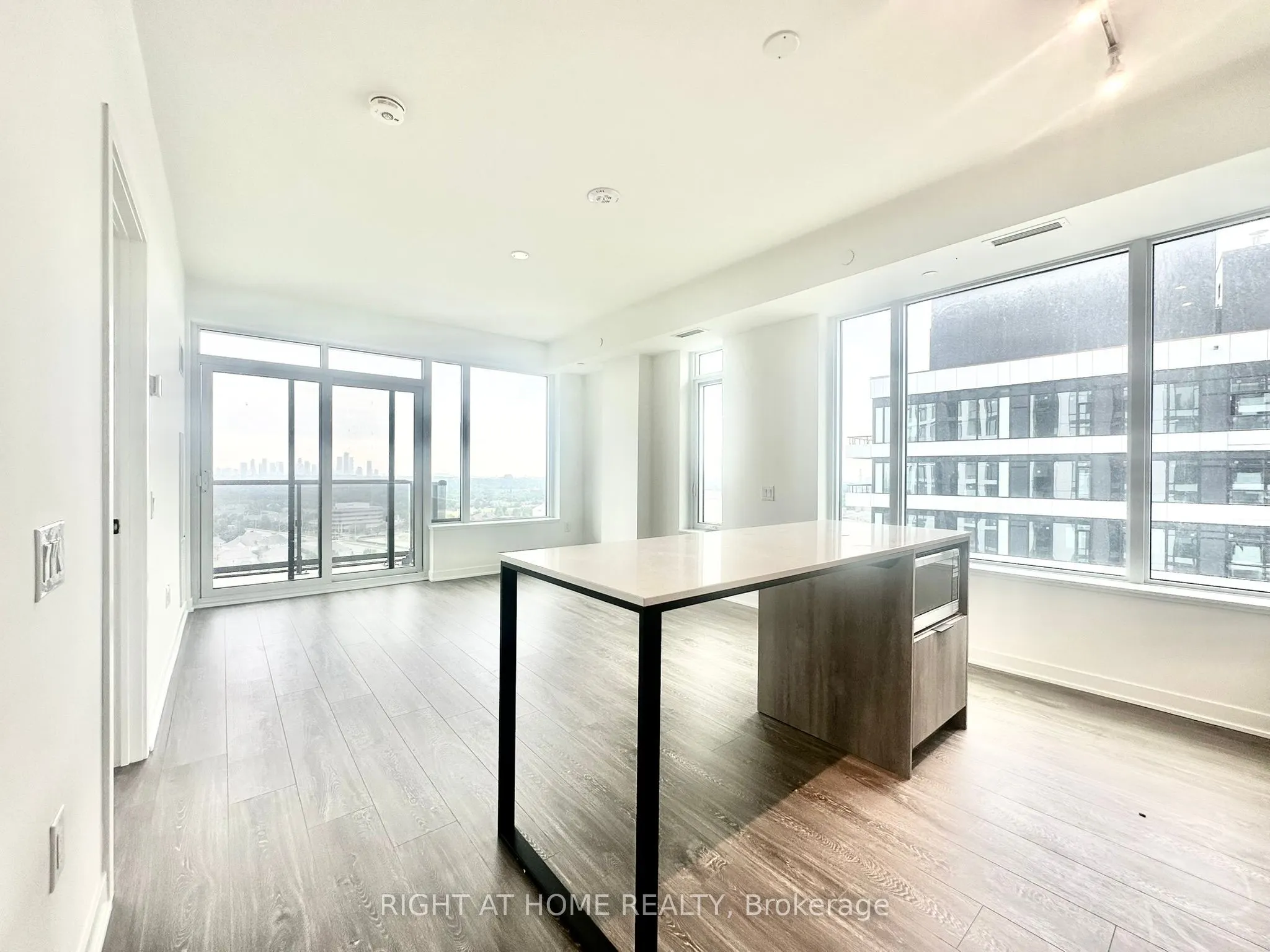 2495 Eglinton Avenue W, #09