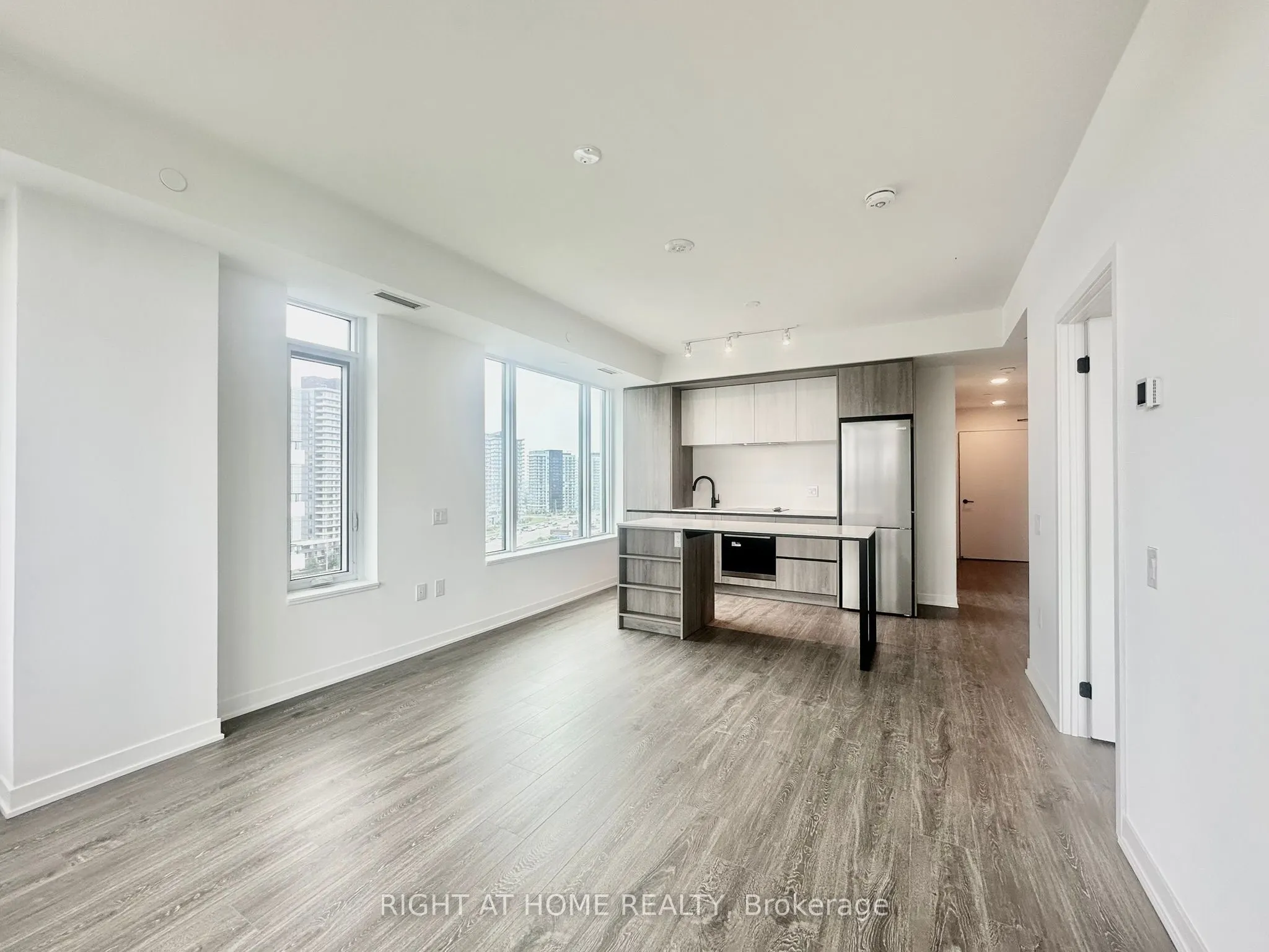 2495 Eglinton Avenue W, #09