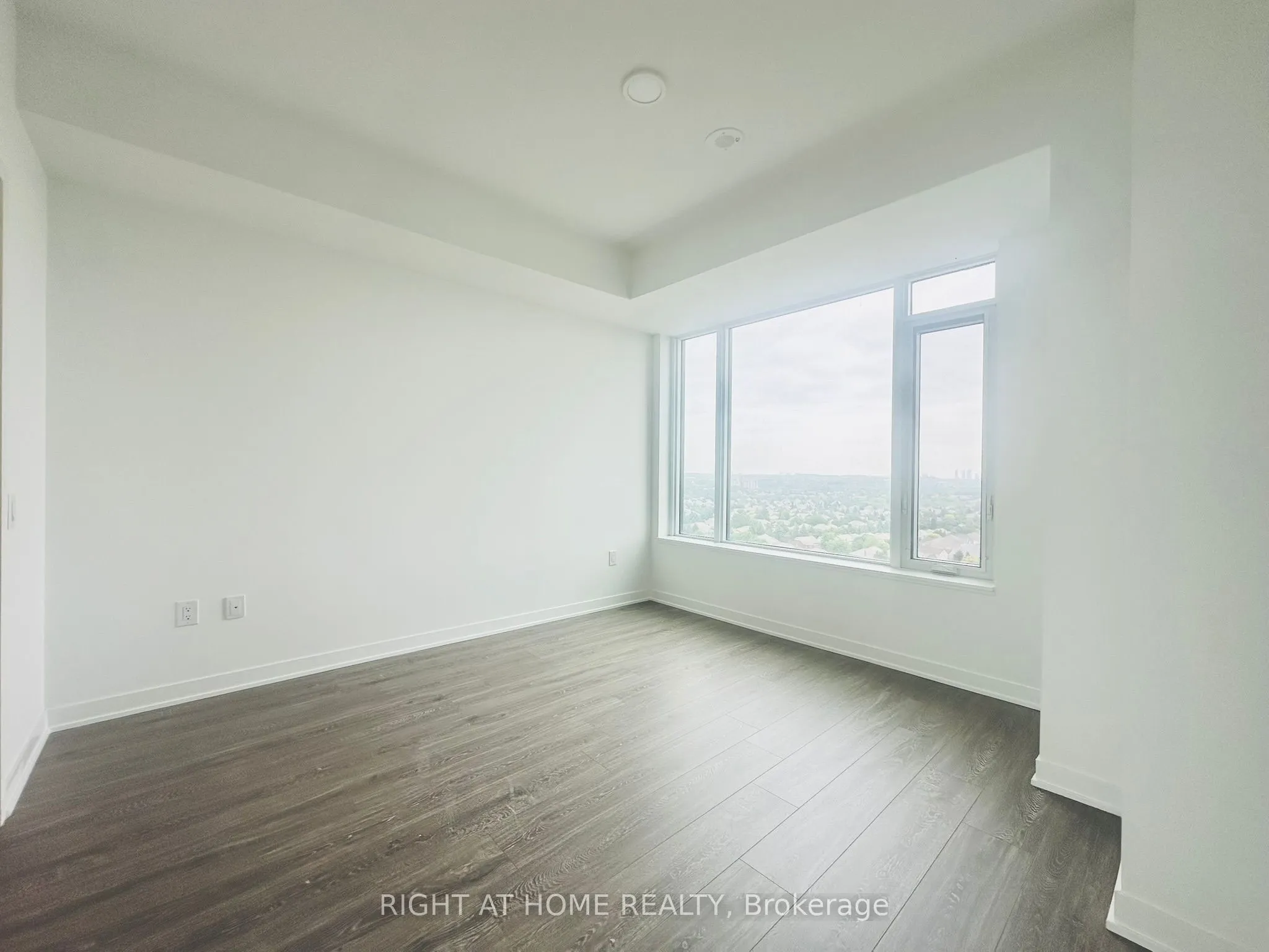 2495 Eglinton Avenue W, #09
