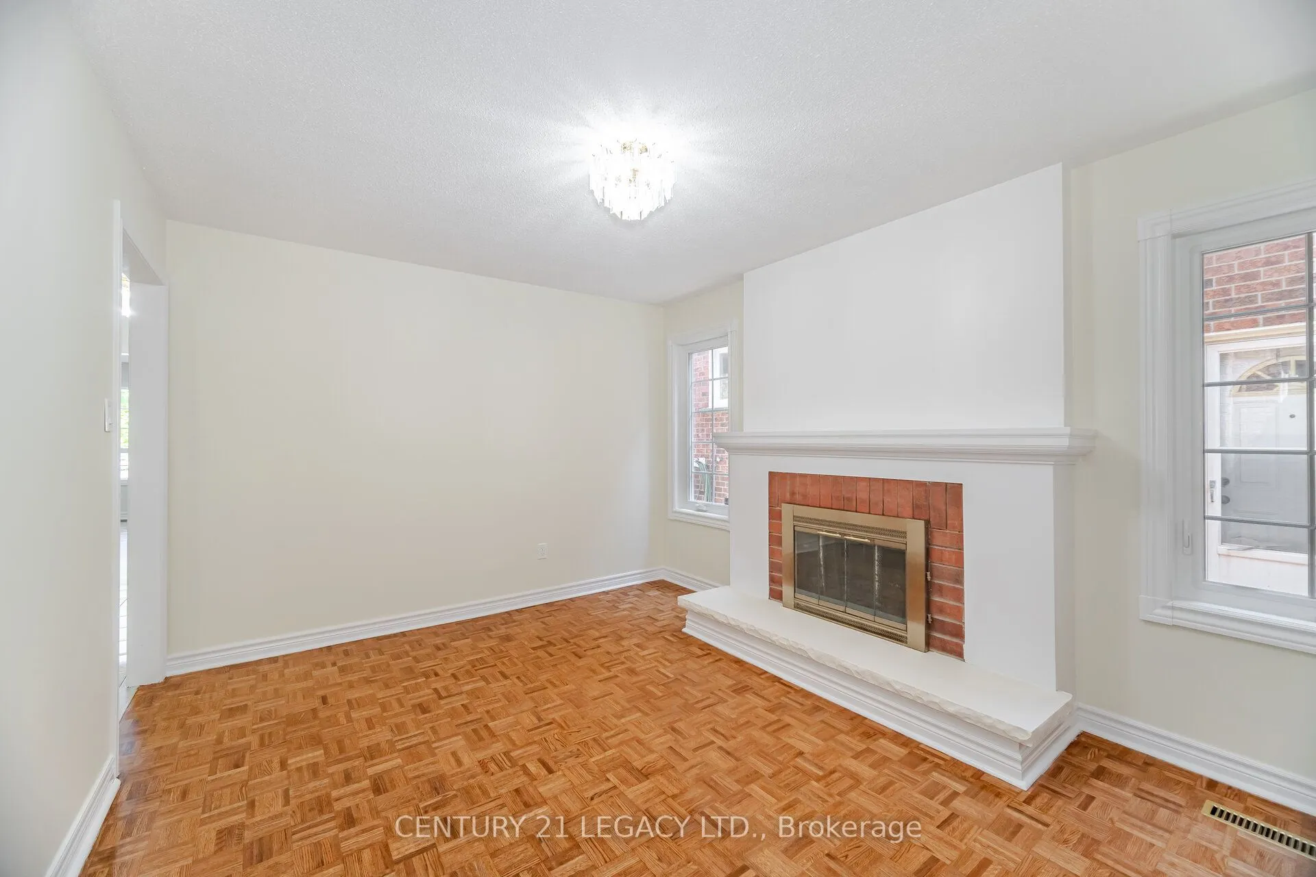 3182 Bracknell Crescent