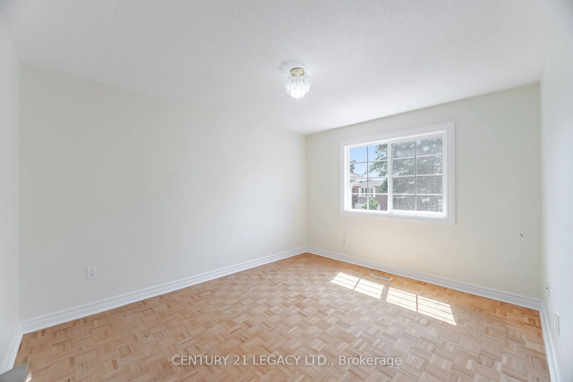 3182 Bracknell Crescent