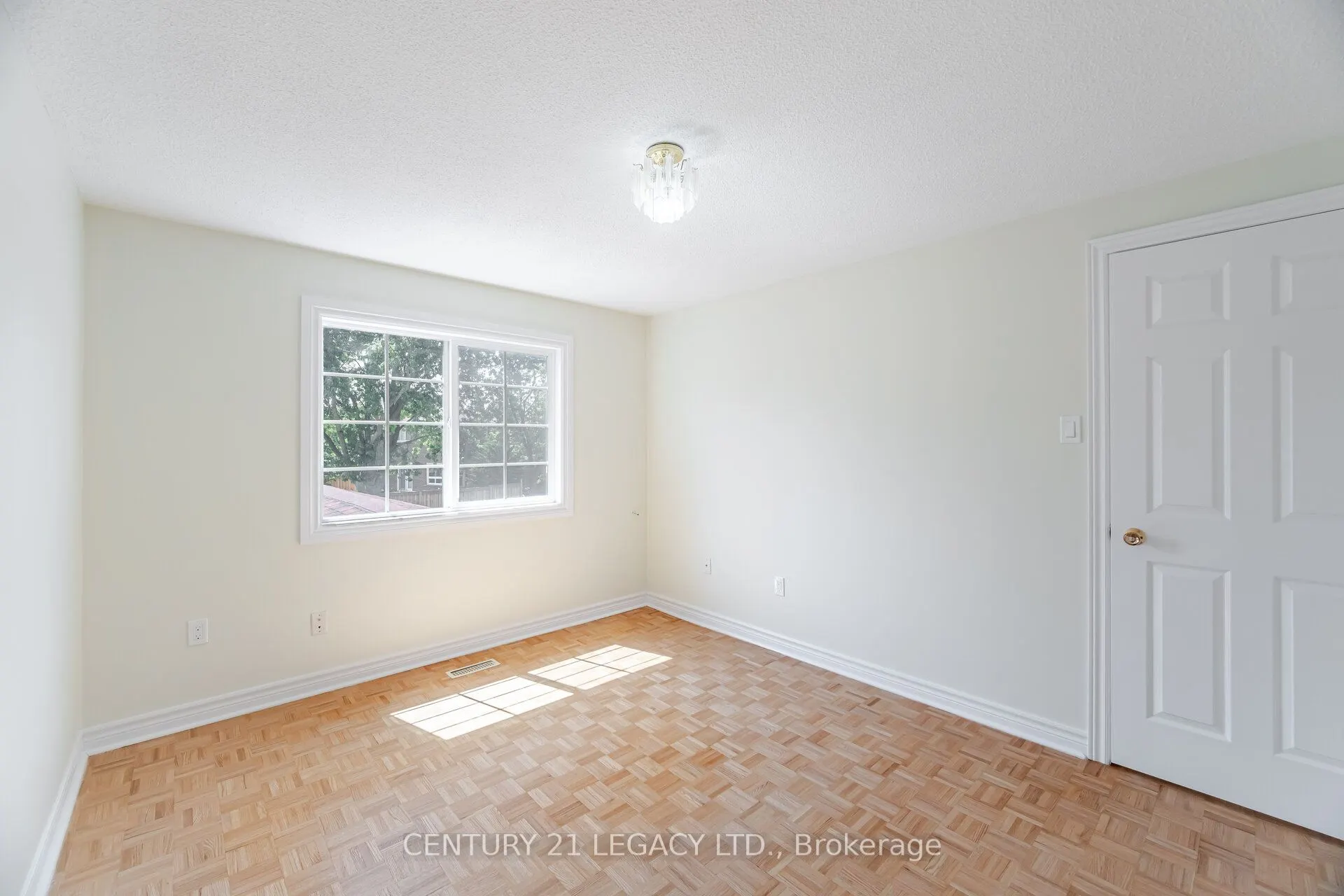 3182 Bracknell Crescent