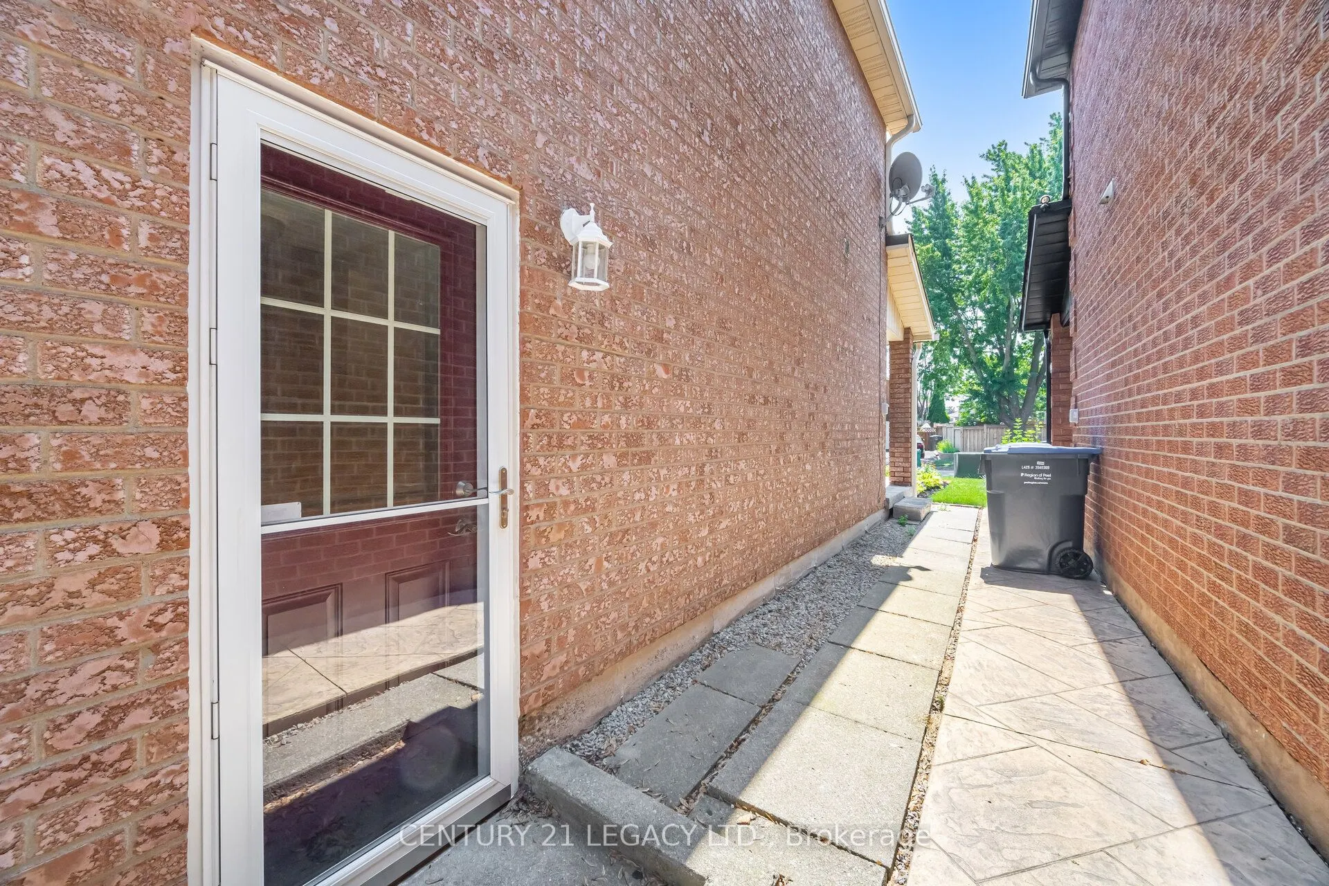 3182 Bracknell Crescent