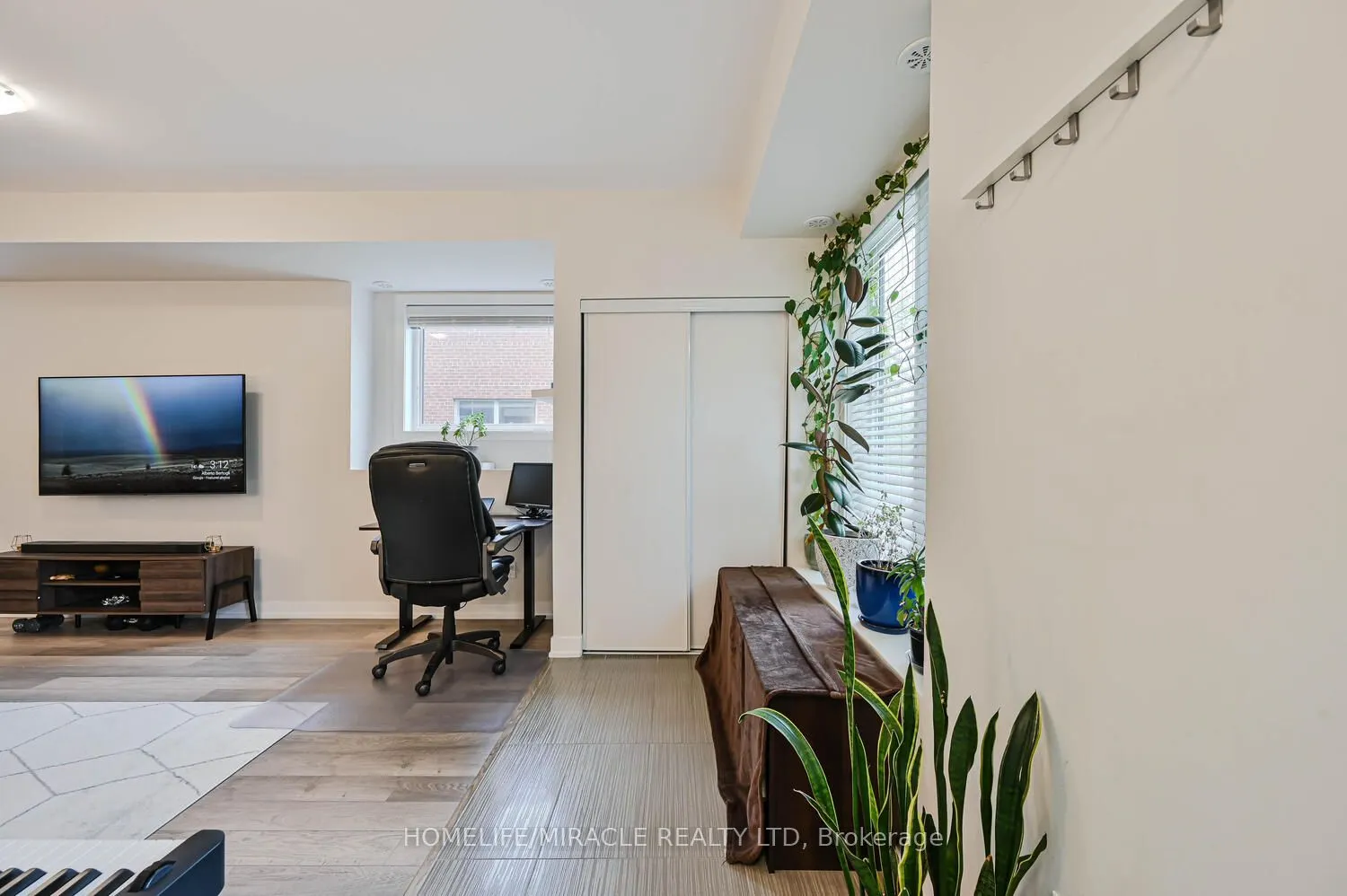 256 ROYAL YORK Road, #114