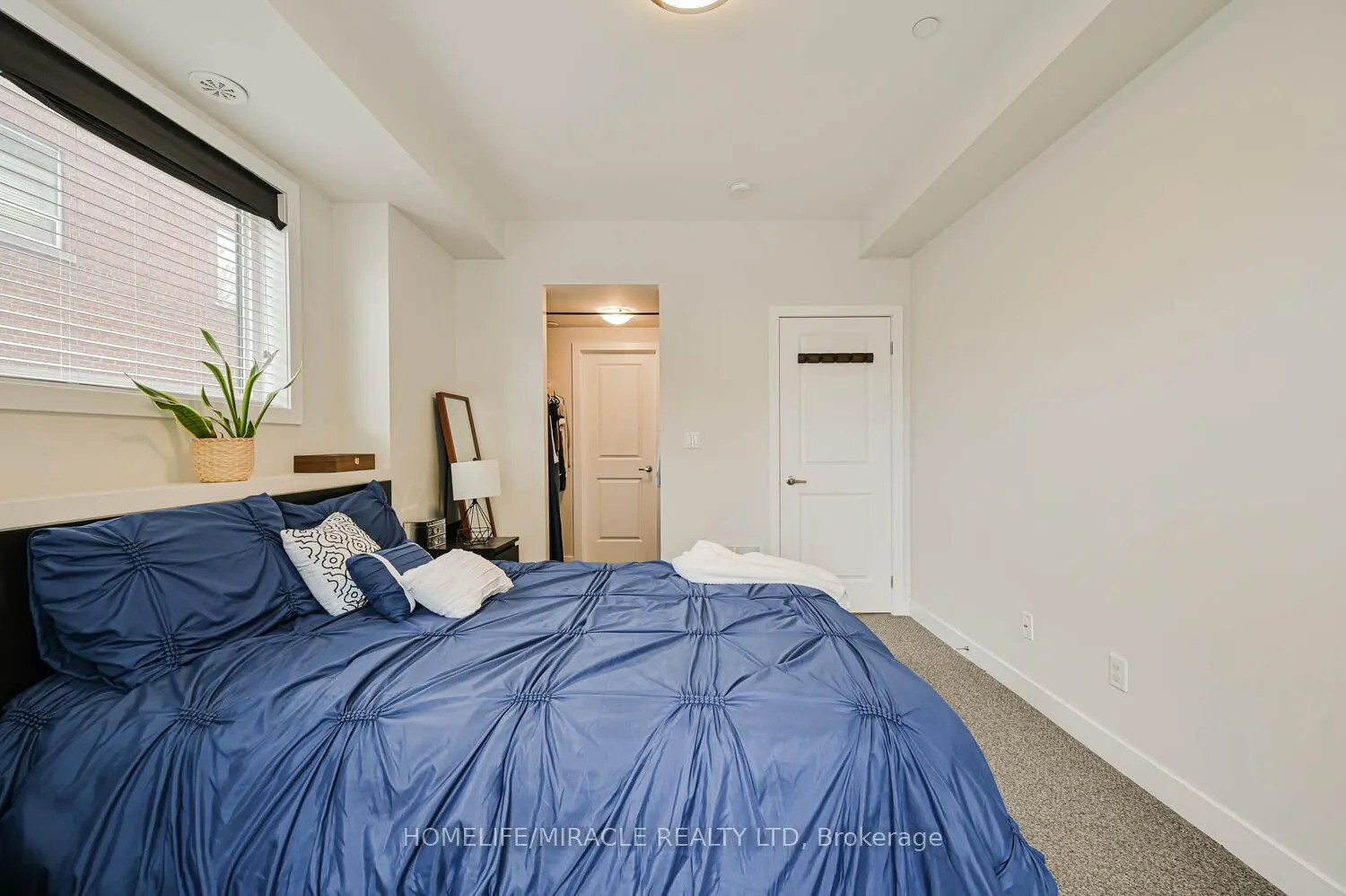 256 ROYAL YORK Road, #114