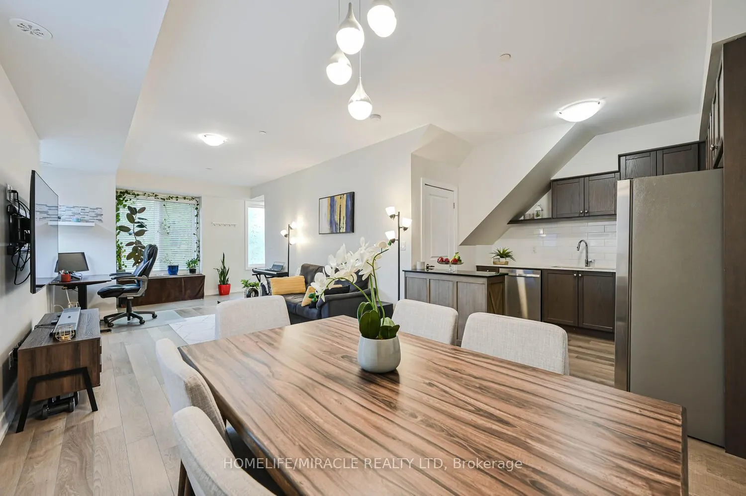256 ROYAL YORK Road, #114