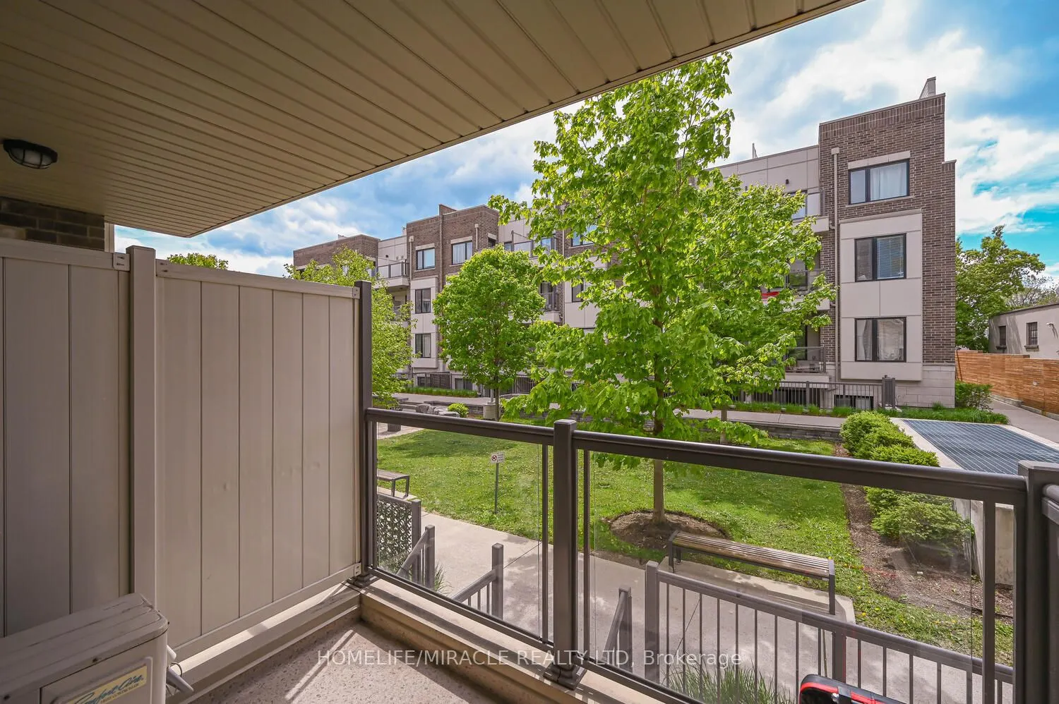 256 ROYAL YORK Road, #114